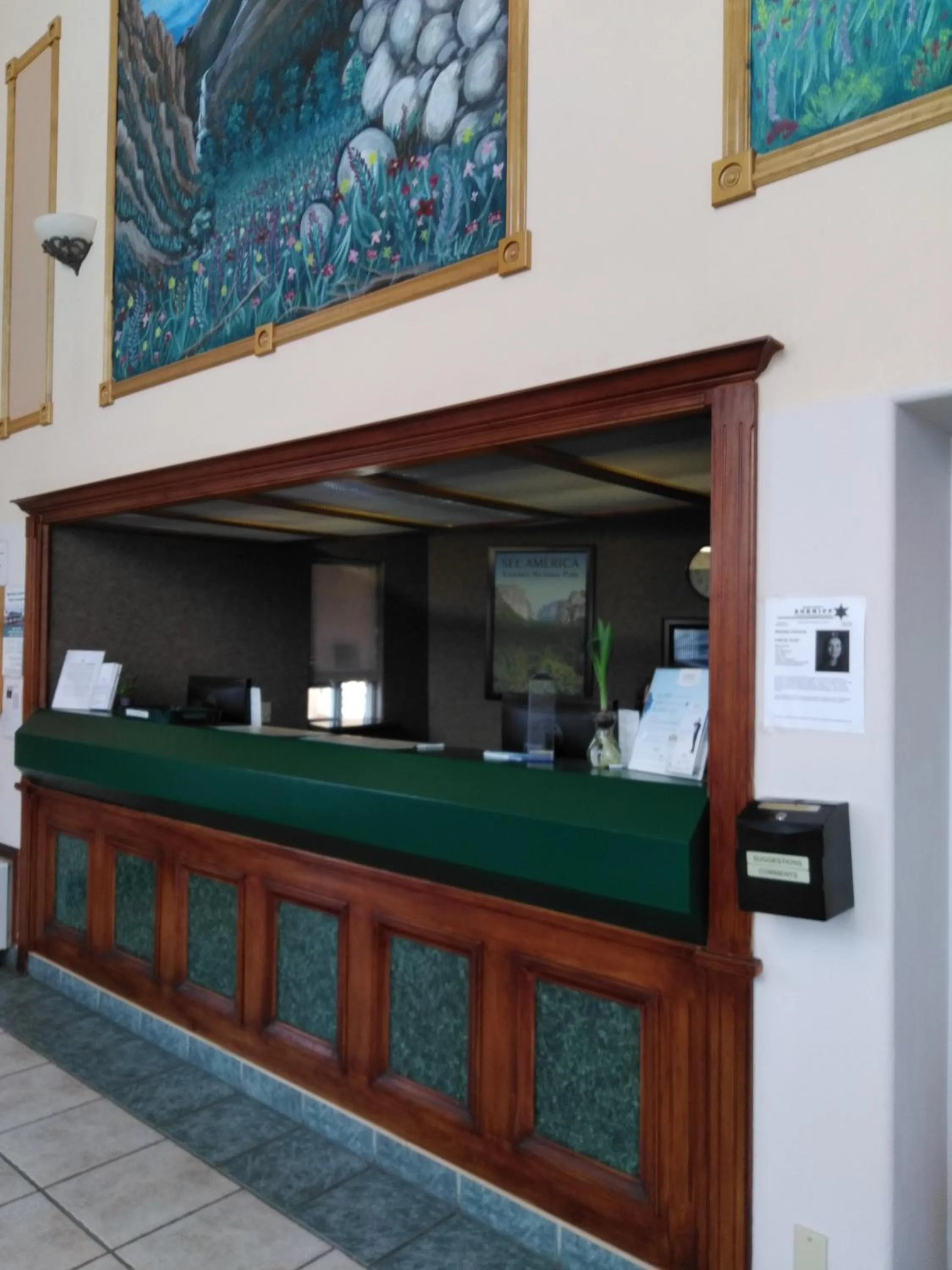 Lobby or reception in Travelodge by Wyndham Bishop