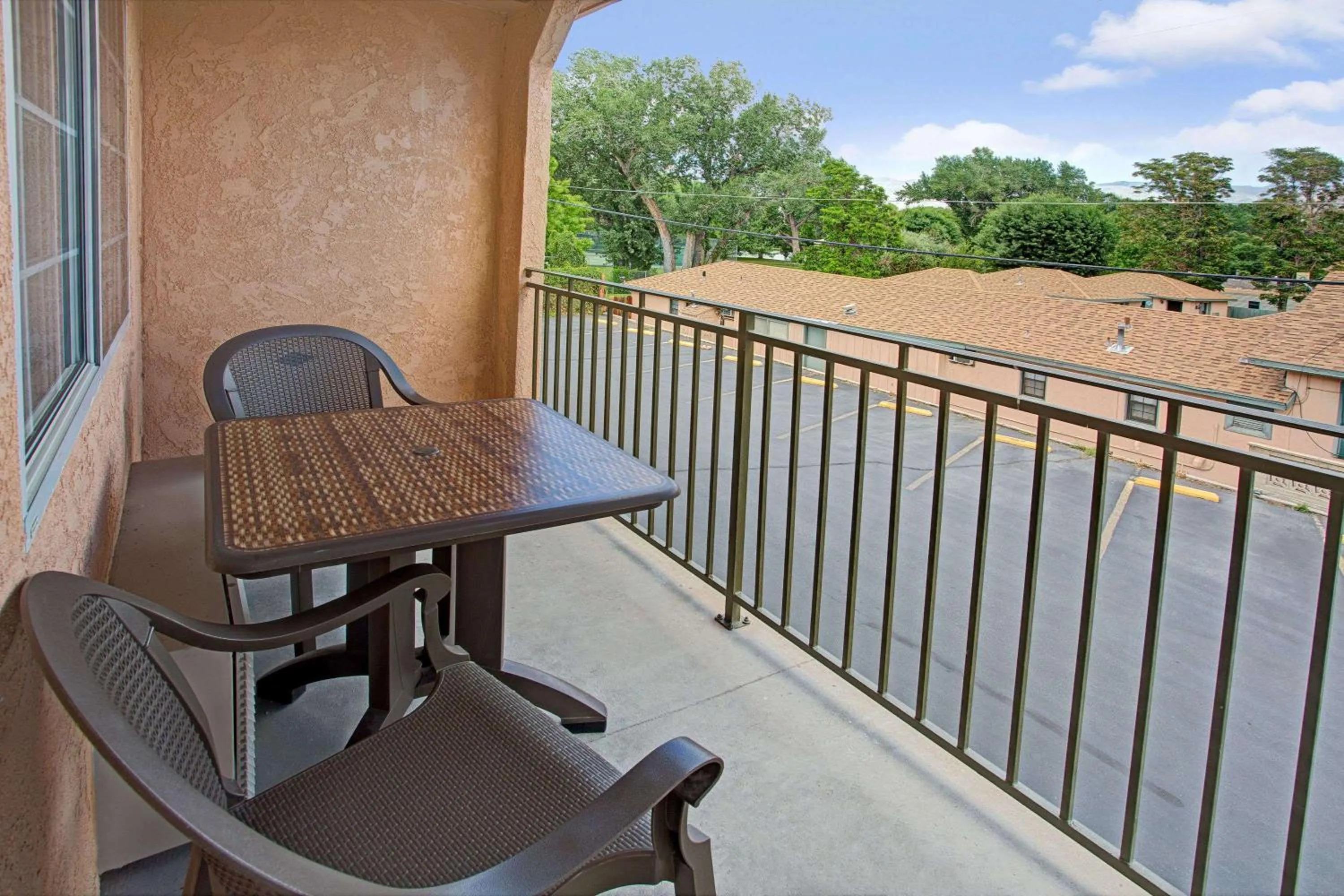 Photo of the whole room in Travelodge by Wyndham Bishop