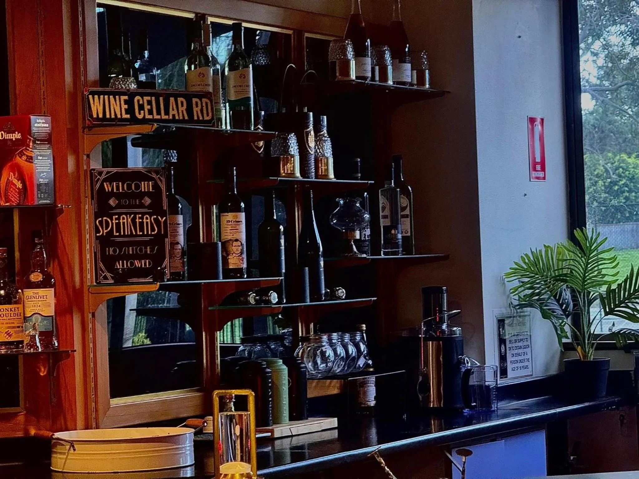 Lounge or bar in Charbonnier Motor Inn