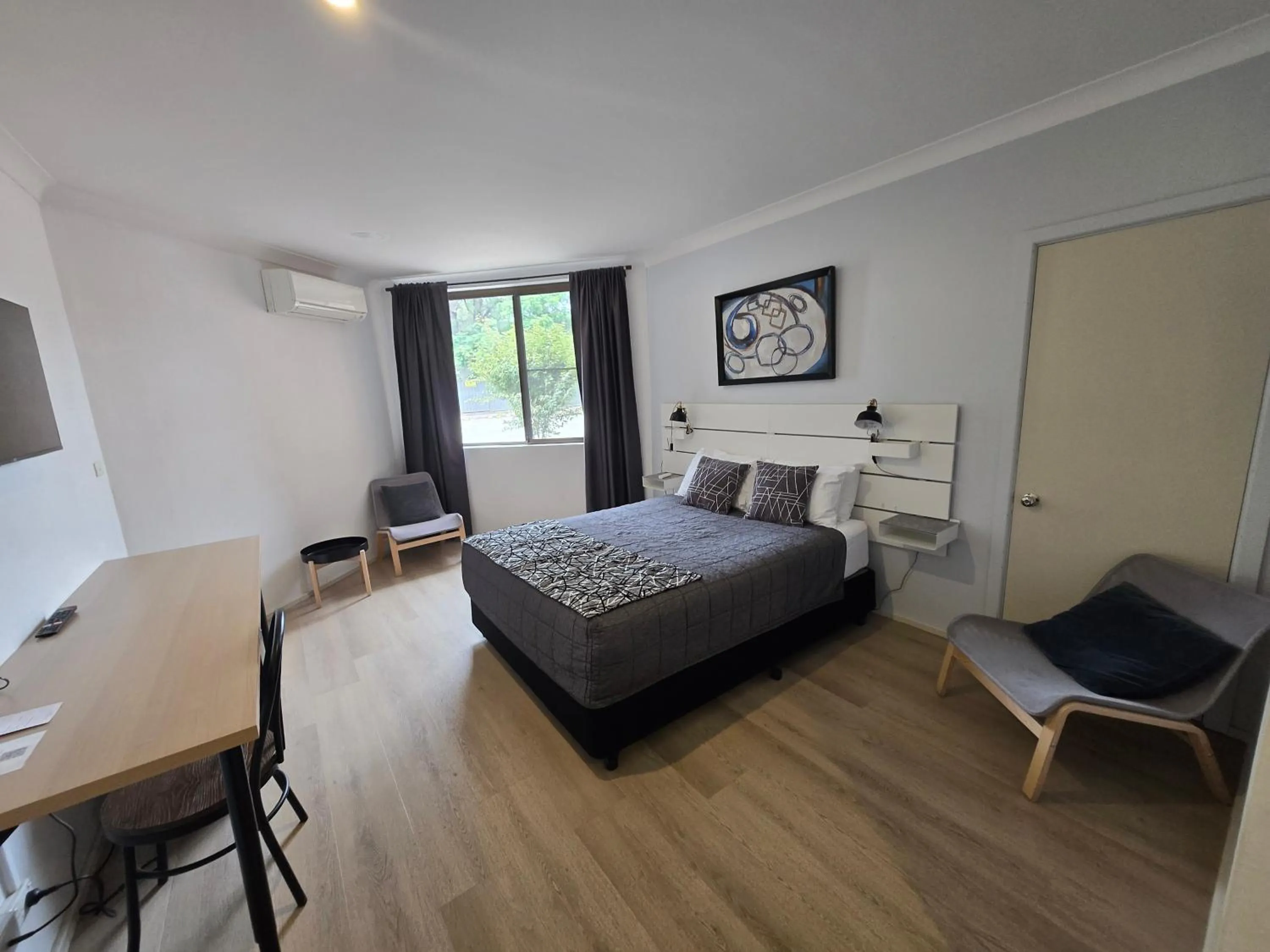 Bed in Charbonnier Motor Inn