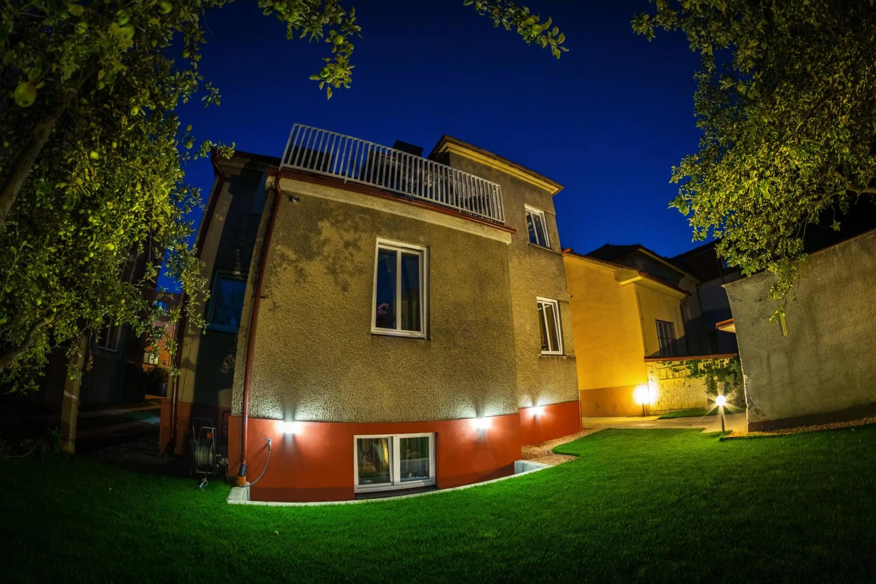 Garden in VILLA CENTRUM APARTMÁNY s RAŇAJKAMI A SAUNOU