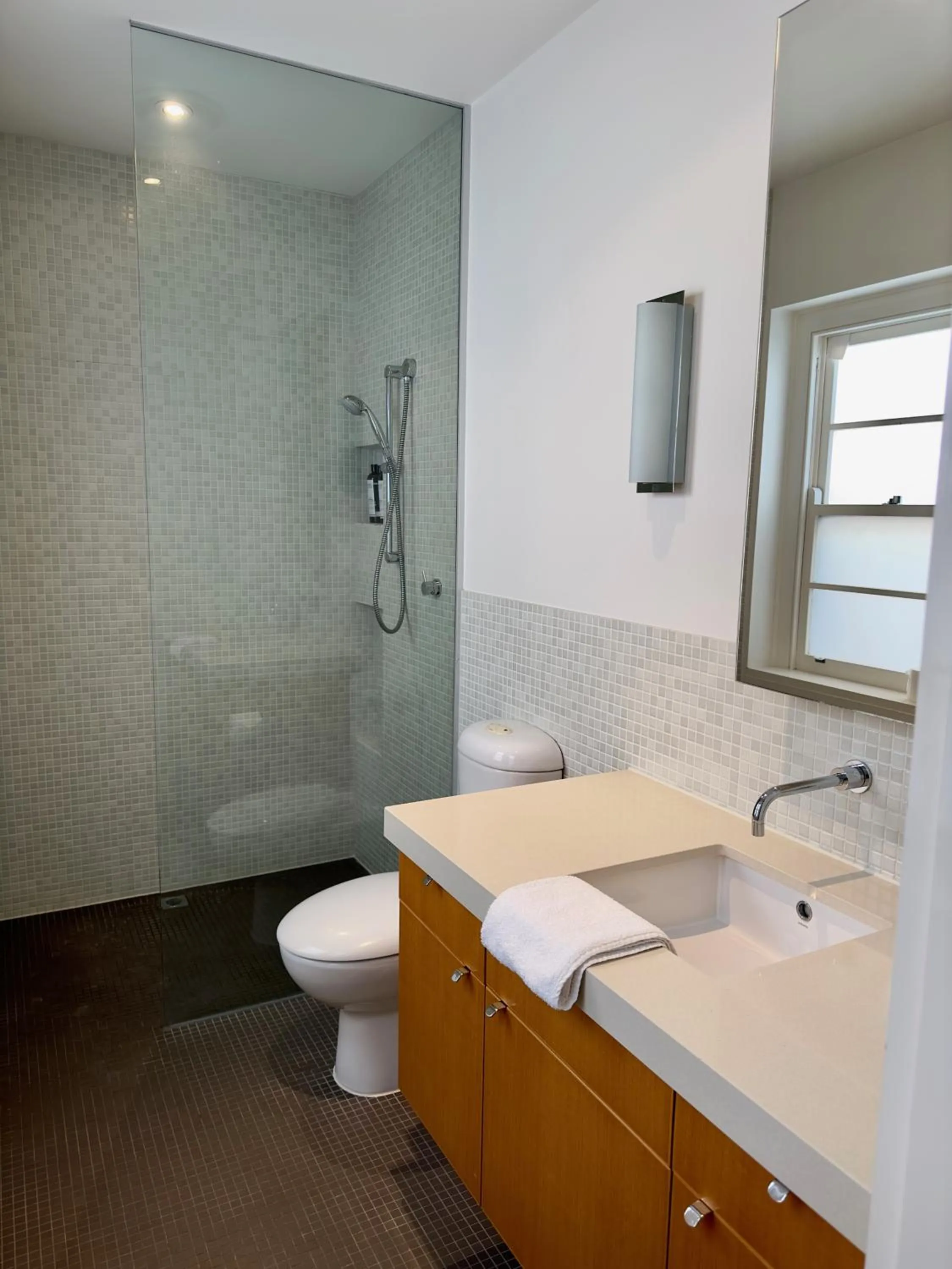 Bathroom in Captains Retreat Apartments and Cottages