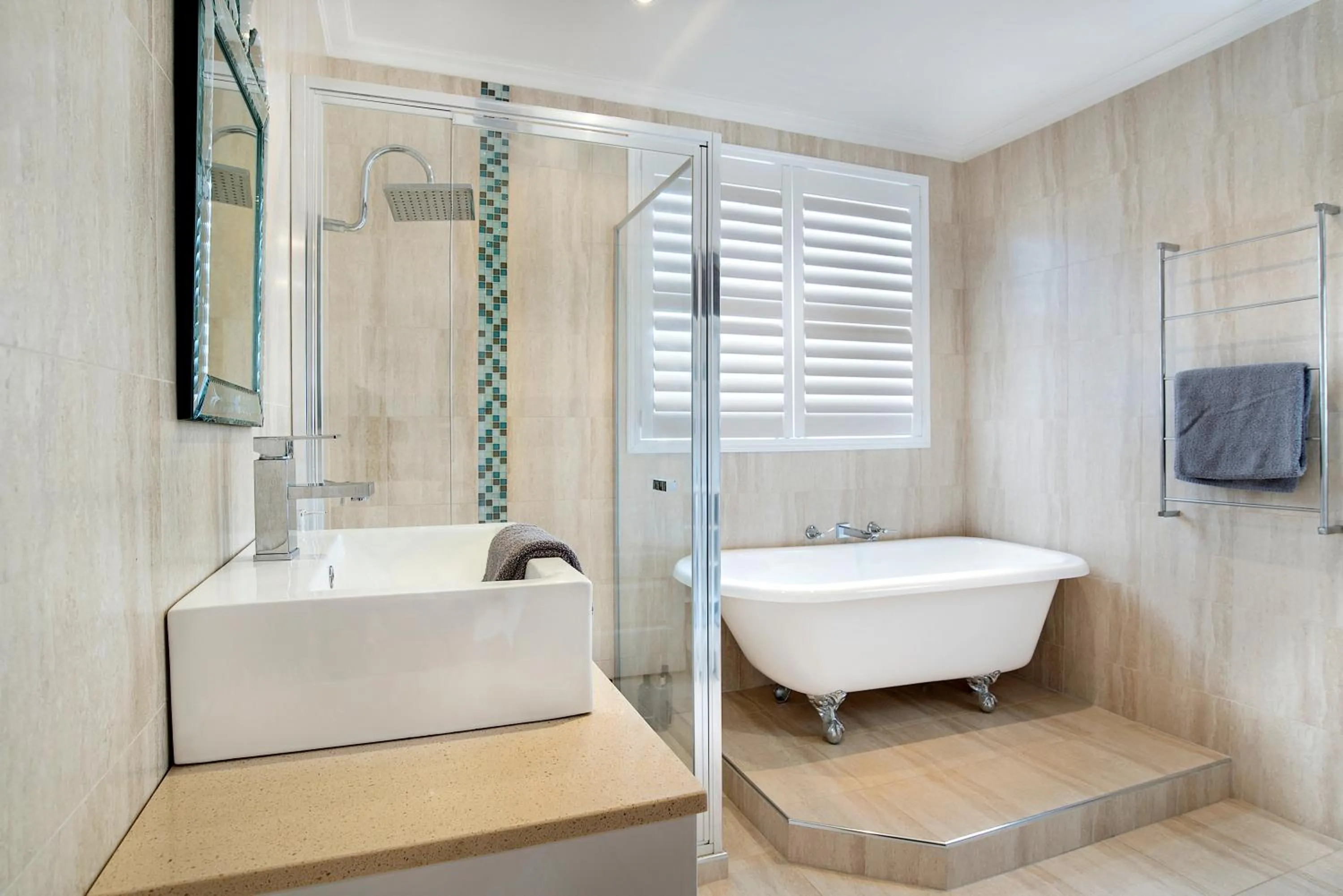 Shower in Captains Retreat Apartments and Cottages