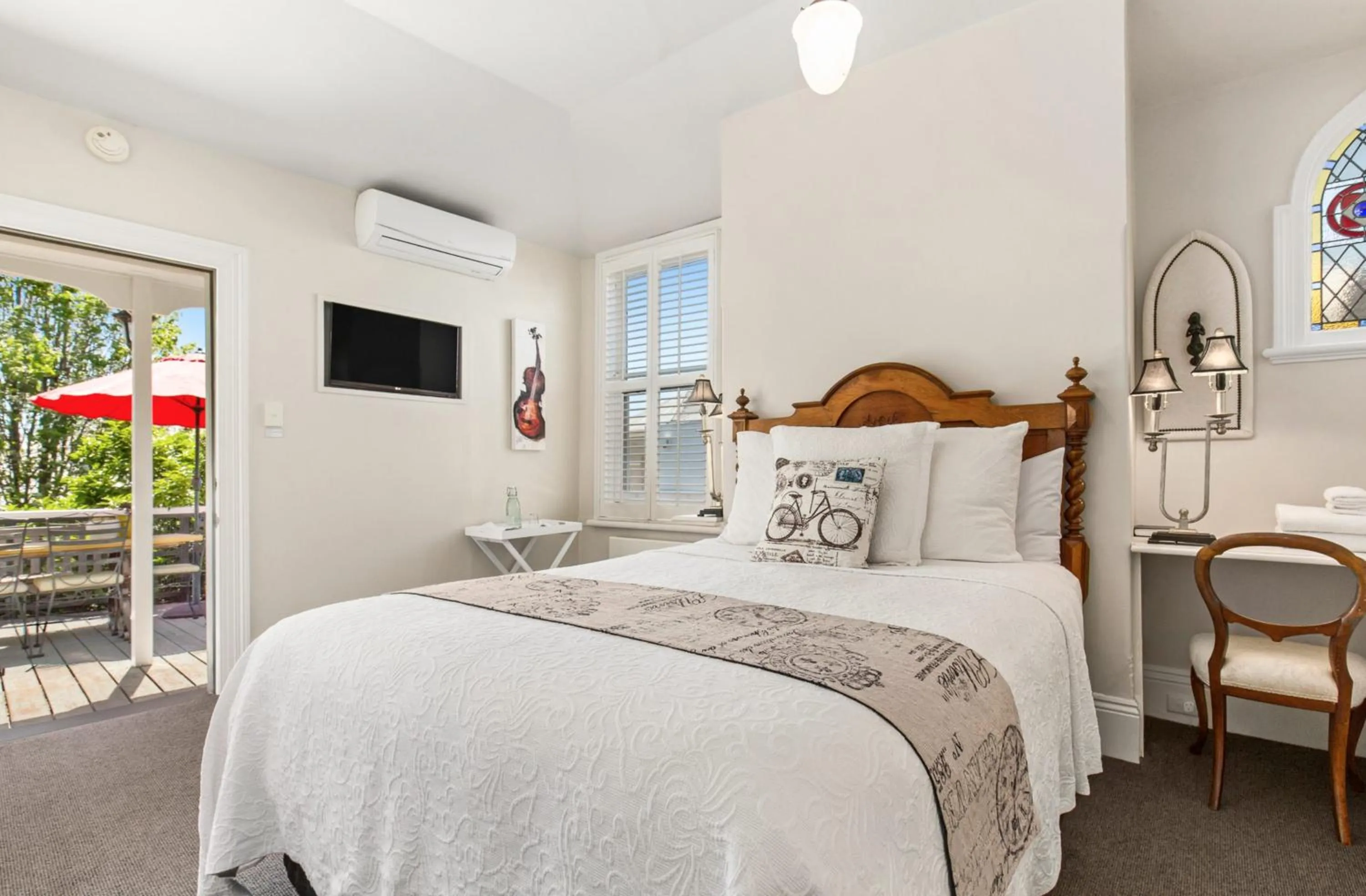 Bedroom, Bed in Captains Retreat Apartments and Cottages