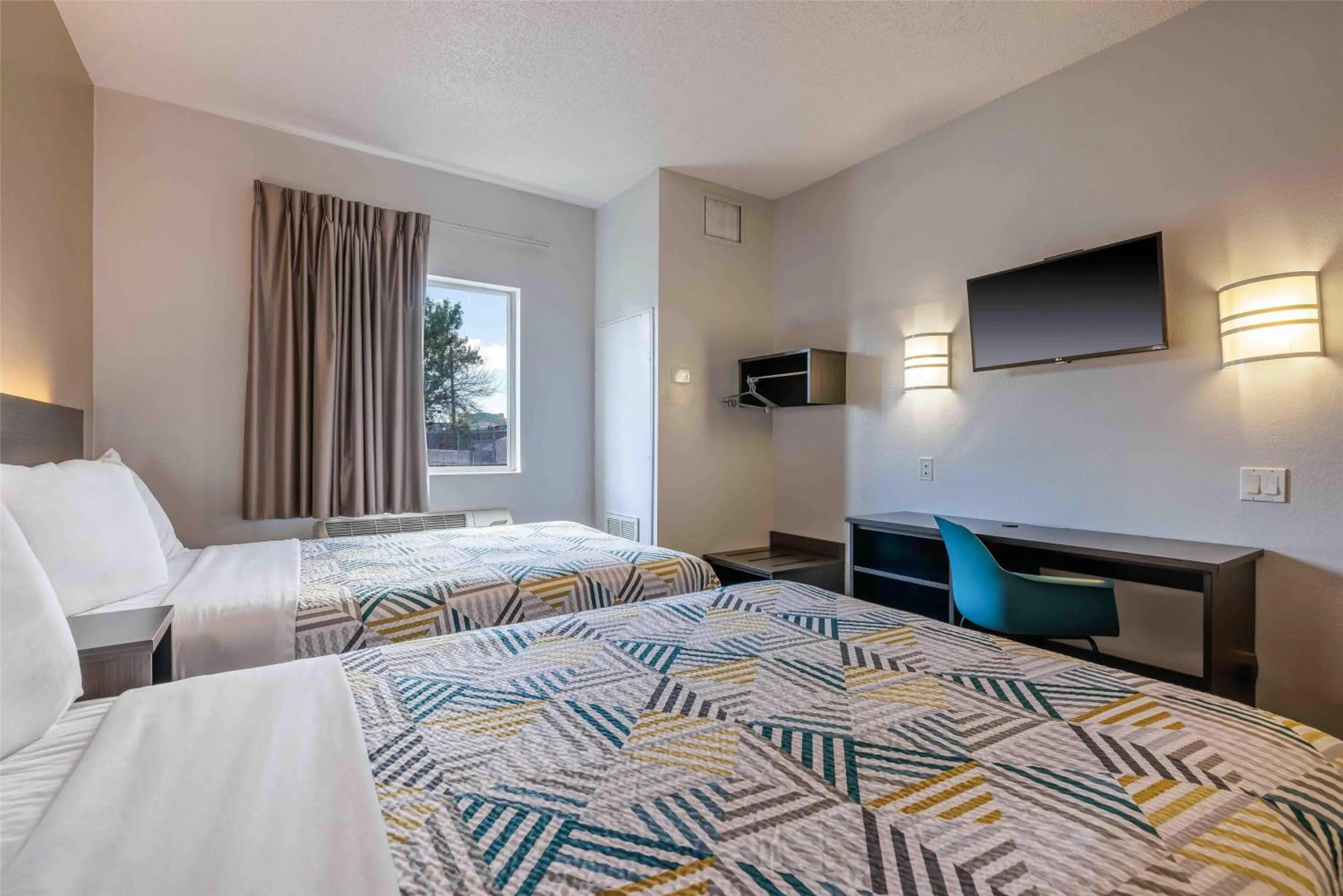 Bedroom, Bed in Motel 6-Albuquerque, NM - North