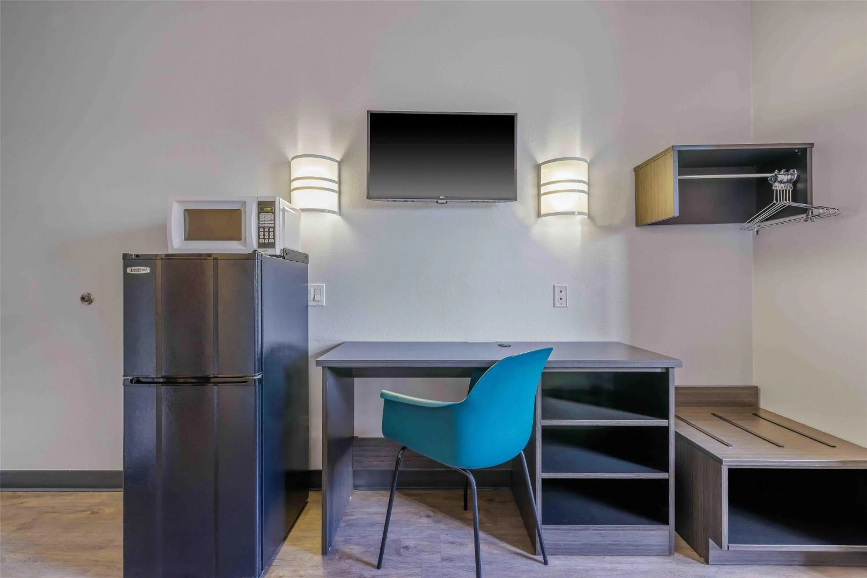 Bedroom in Motel 6-Albuquerque, NM - North