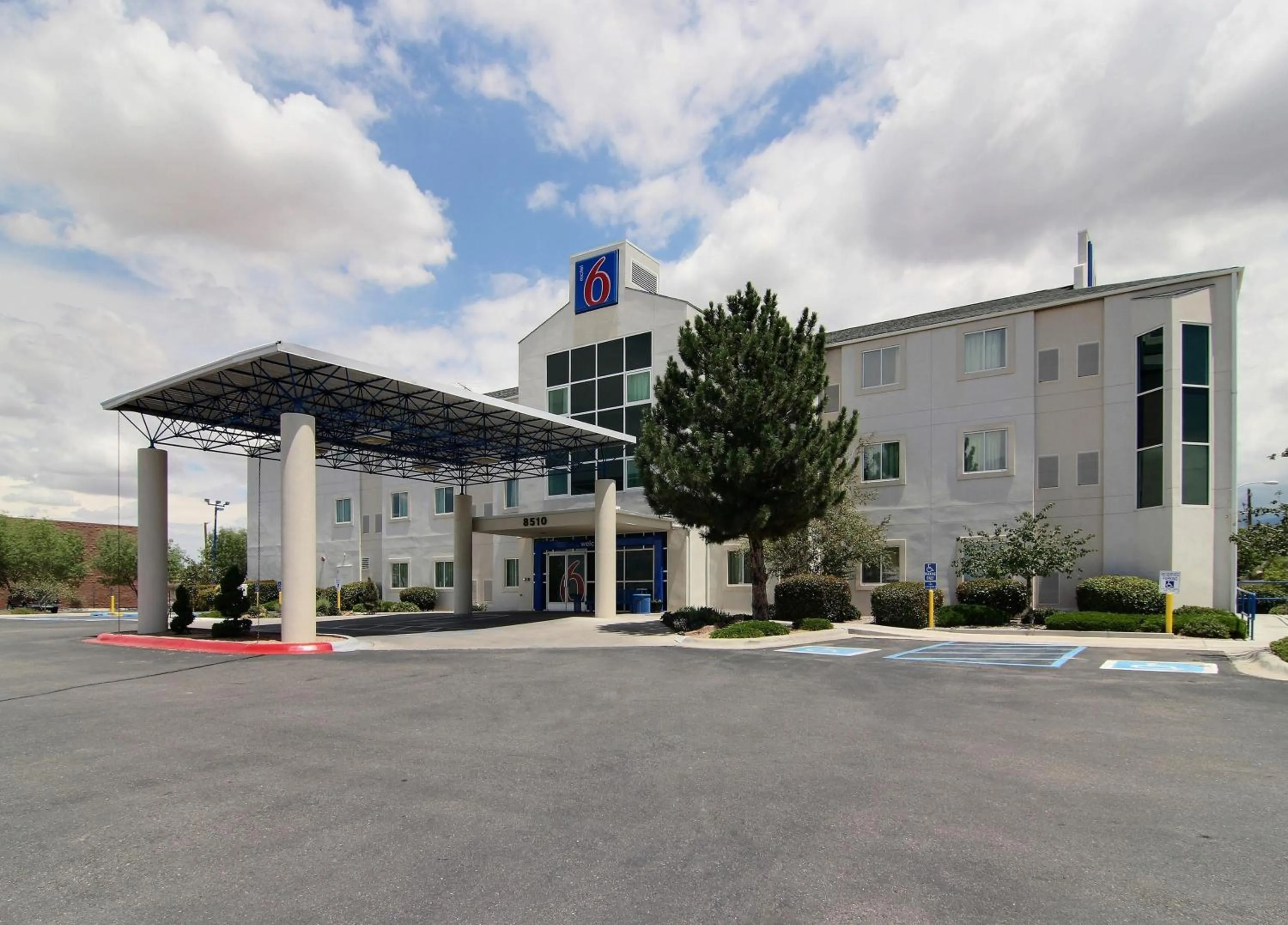 Property building in Motel 6-Albuquerque, NM - North