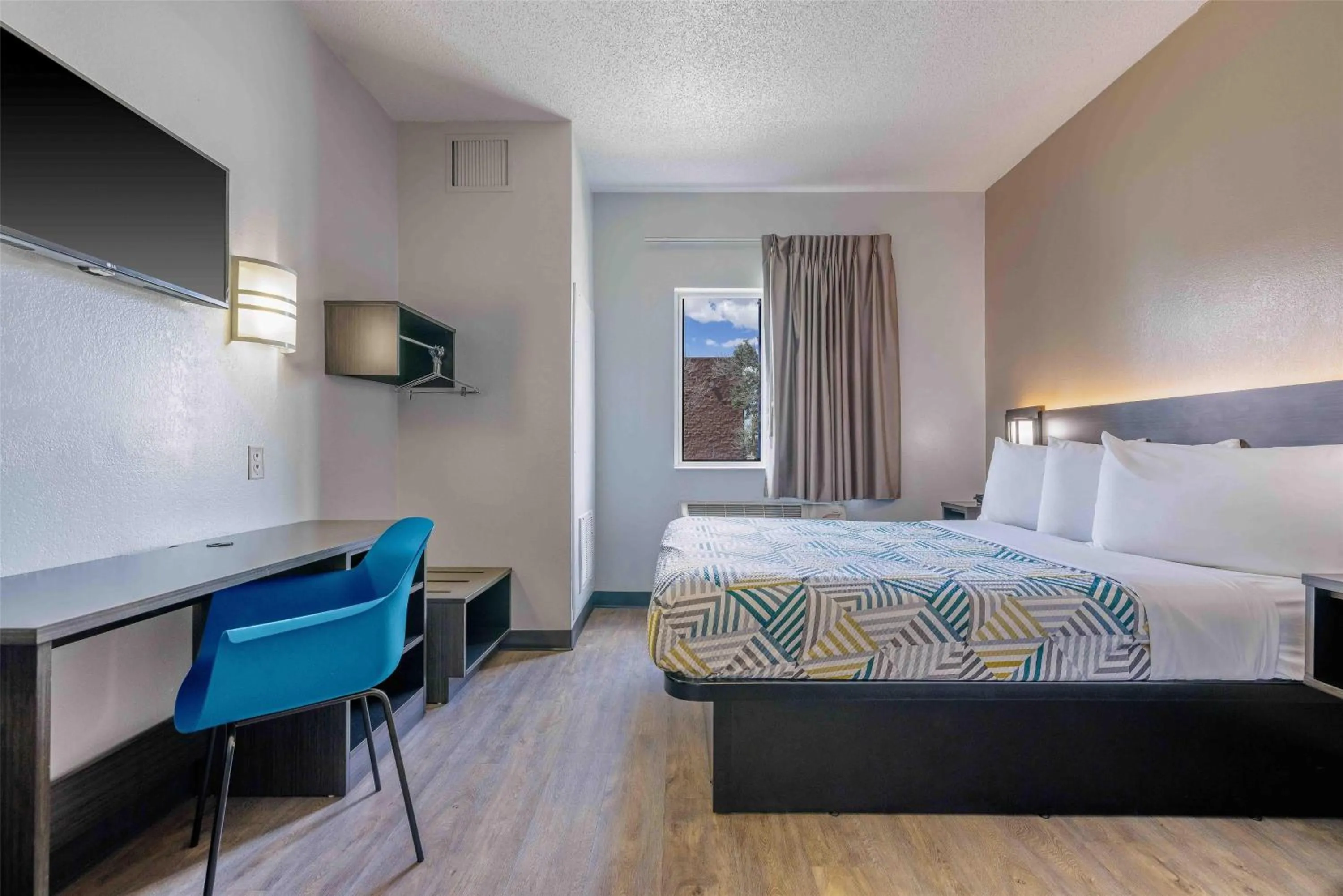 Bedroom, Bed in Motel 6-Albuquerque, NM - North