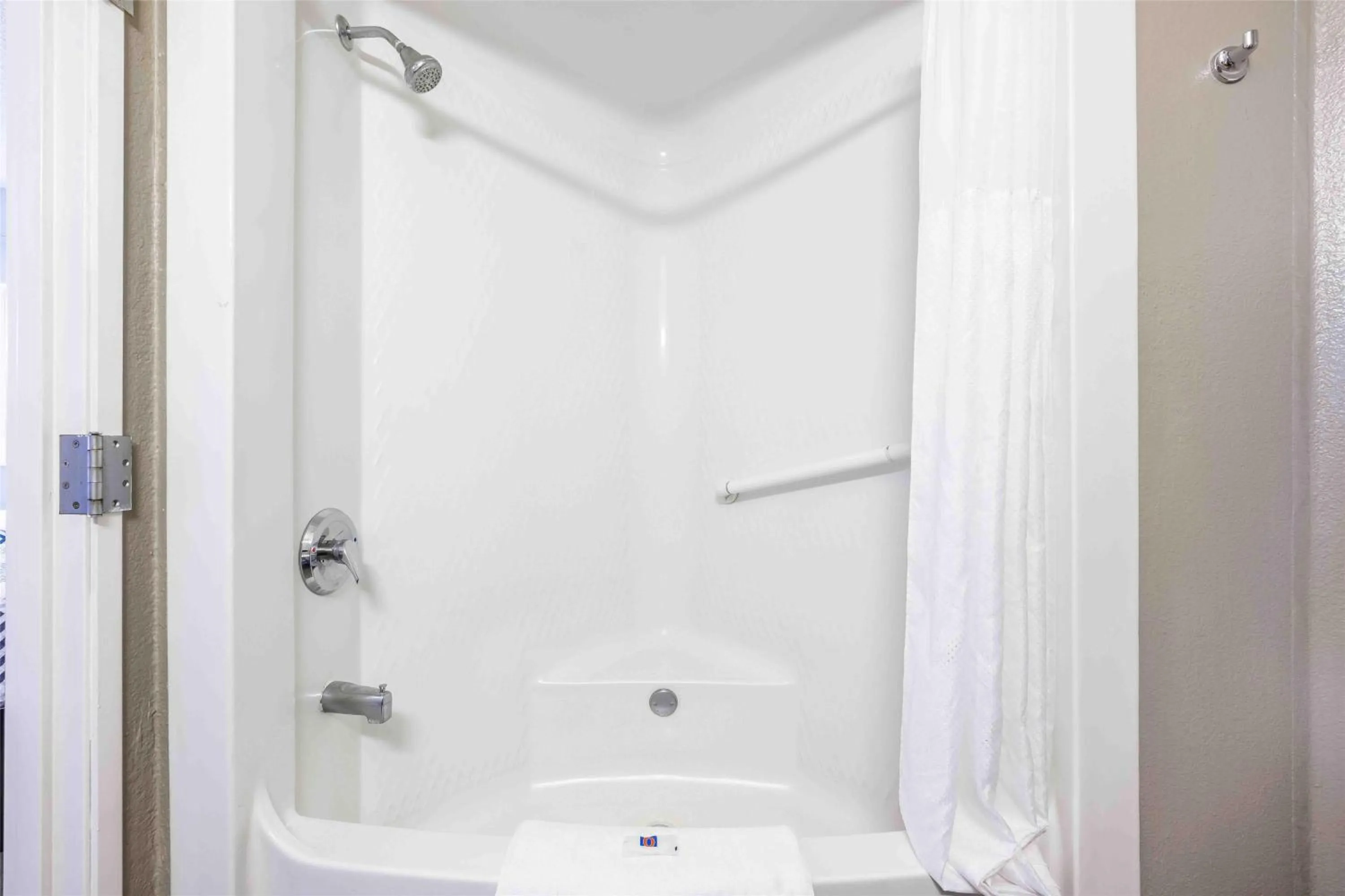 Bathroom in Motel 6-Albuquerque, NM - North