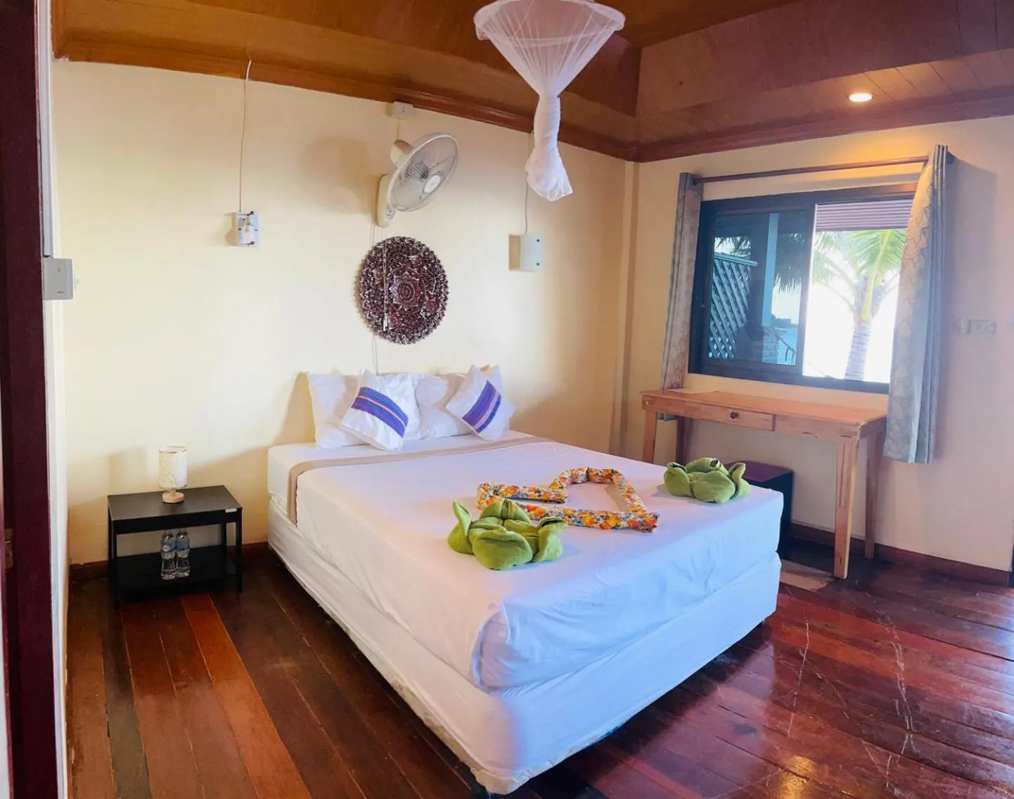 Bed in Bottle Beach 1 Resort