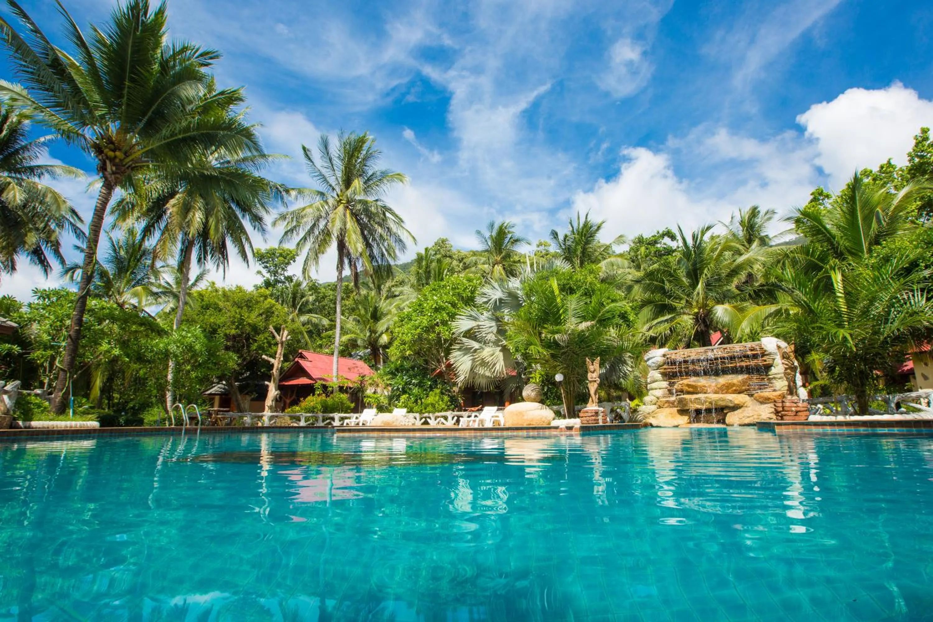 Swimming pool in Bottle Beach 1 Resort