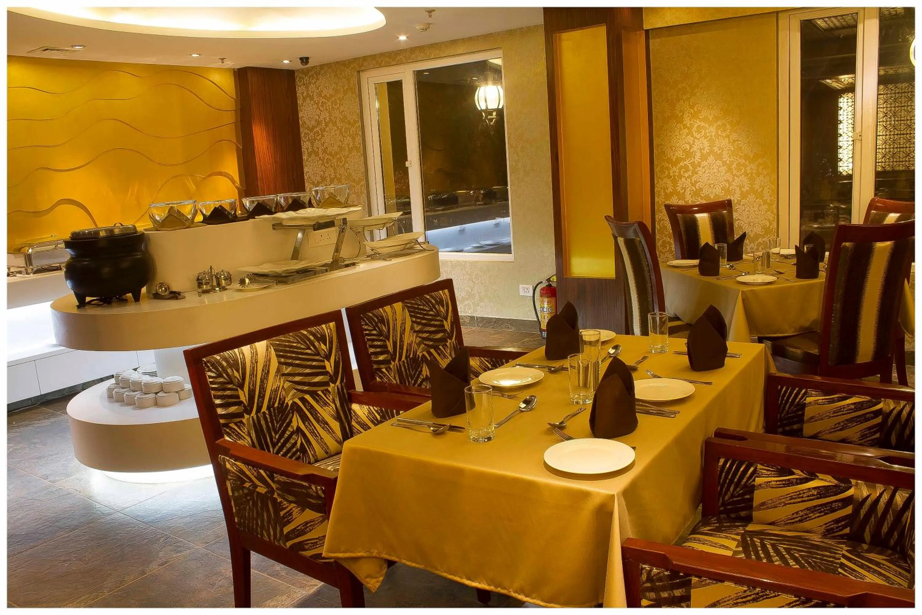 Restaurant/places to eat in Hotel Regent Grand