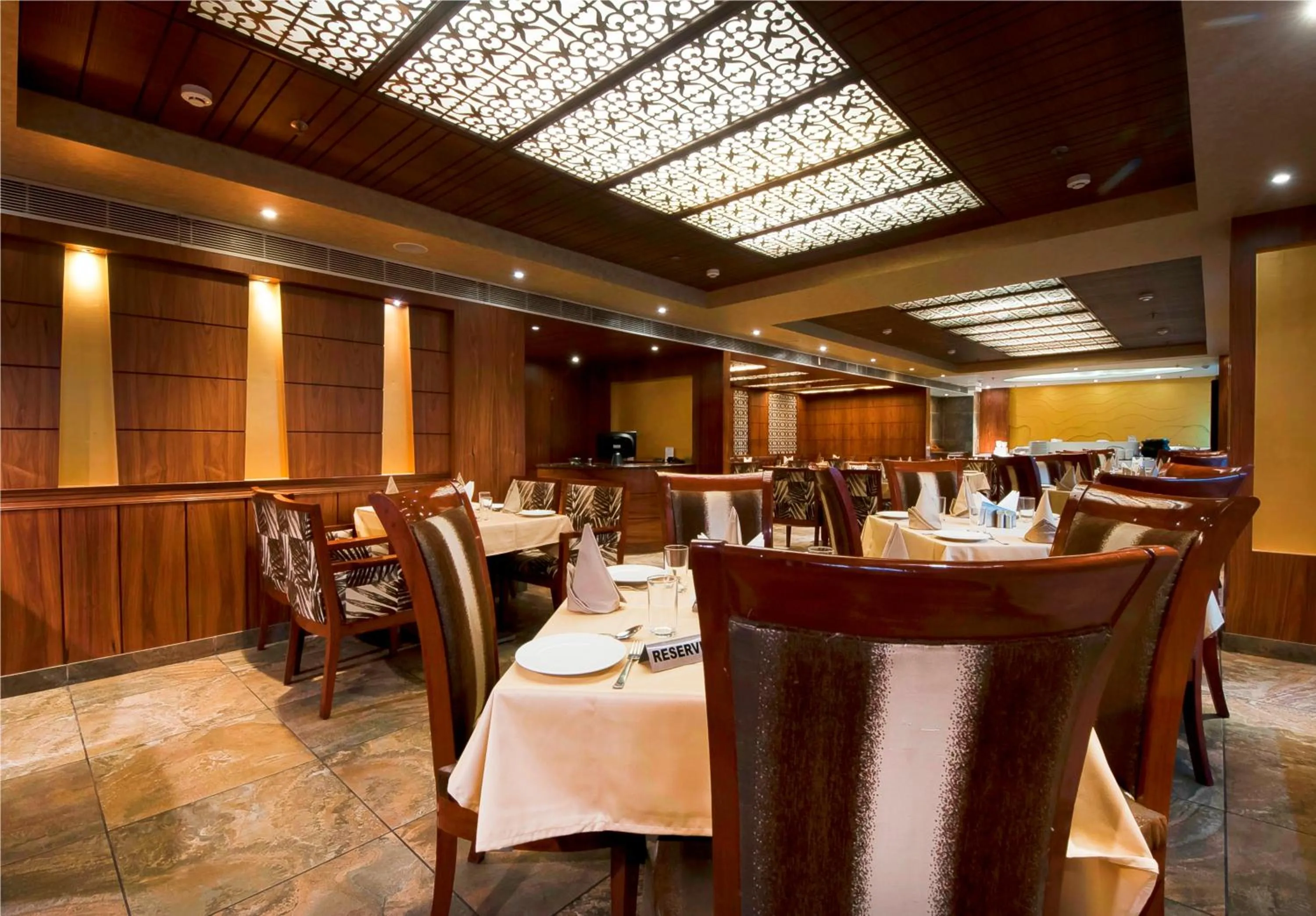 Restaurant/places to eat in Hotel Regent Grand