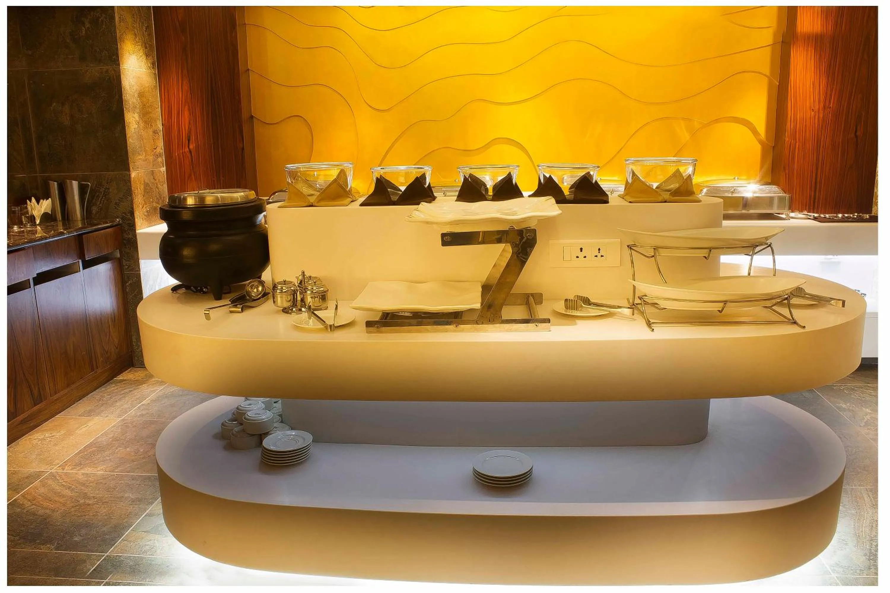 Restaurant/places to eat in Hotel Regent Grand