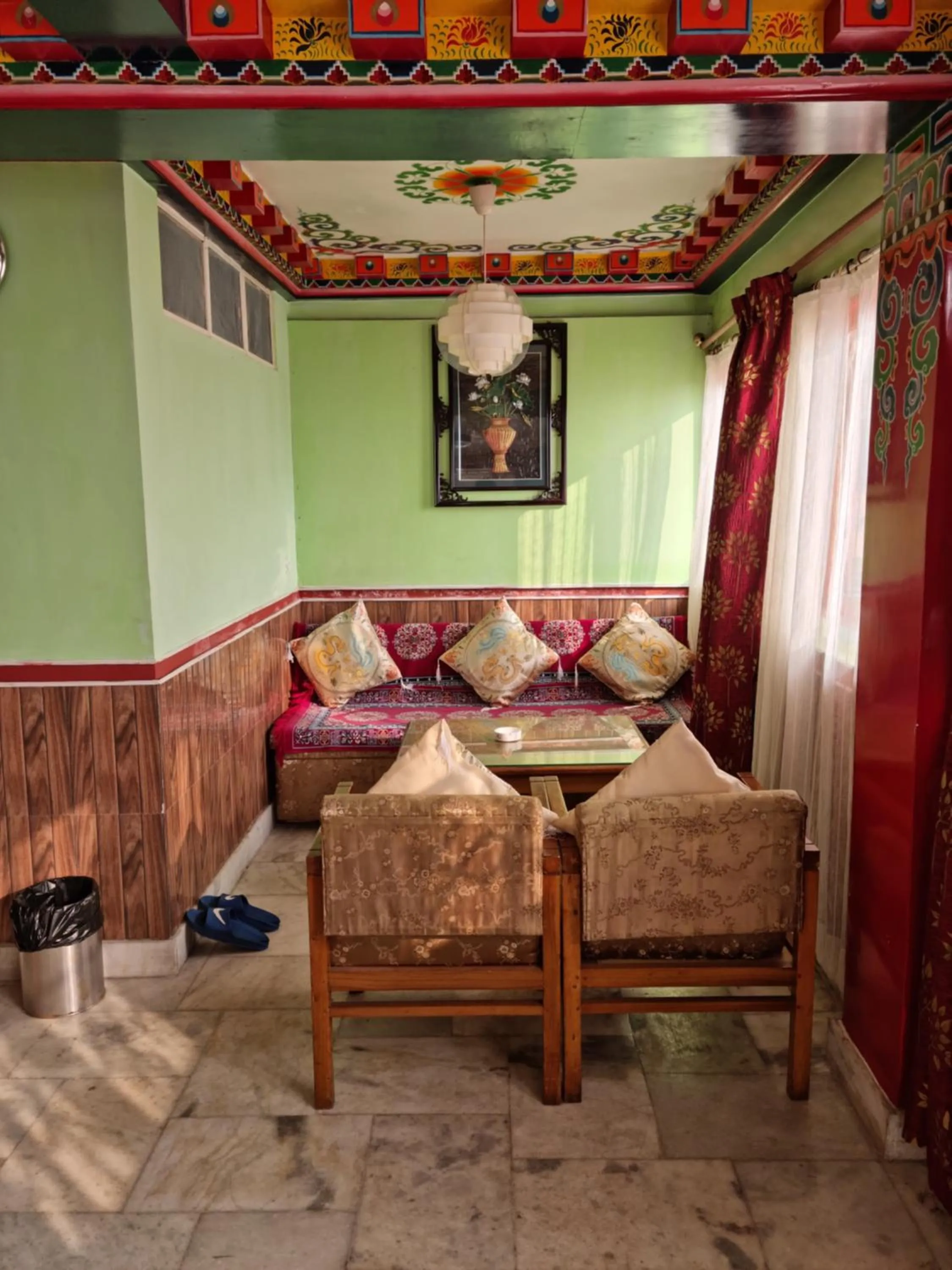 Seating area in hotel Seven Seventeen