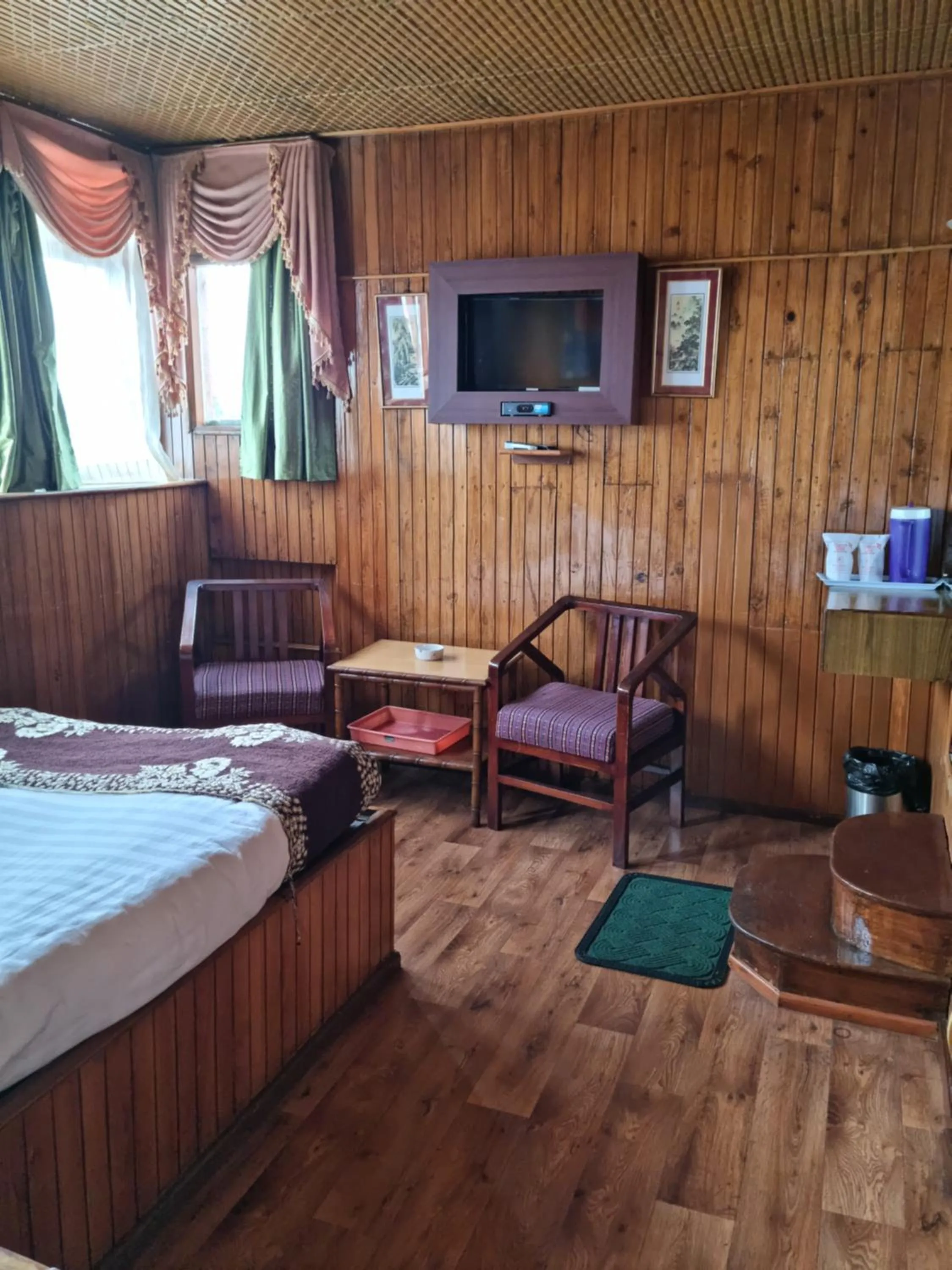 Bedroom, Bed in hotel Seven Seventeen