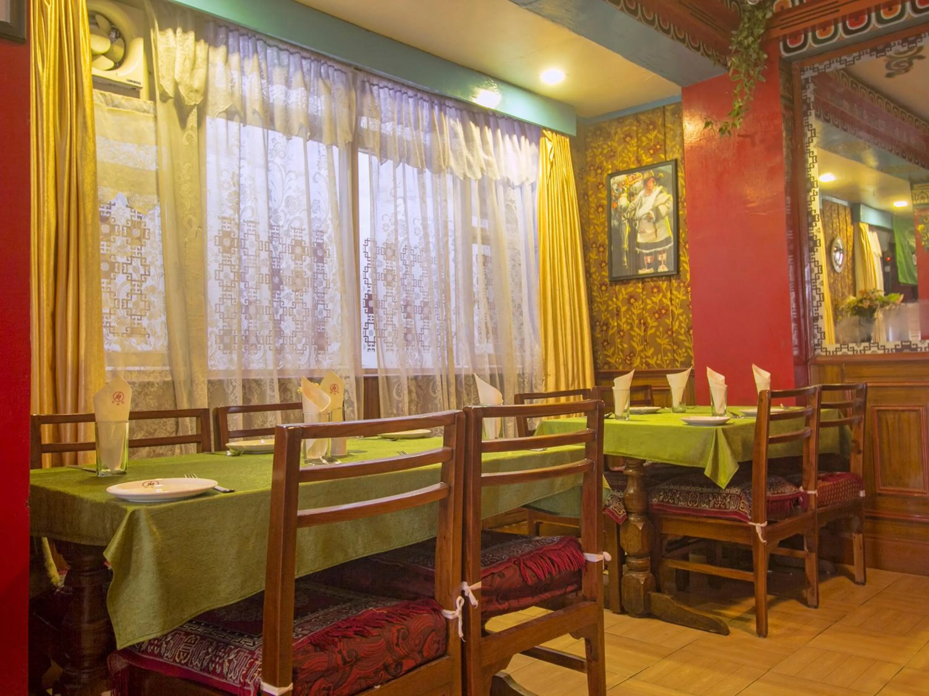 Restaurant/places to eat in hotel Seven Seventeen