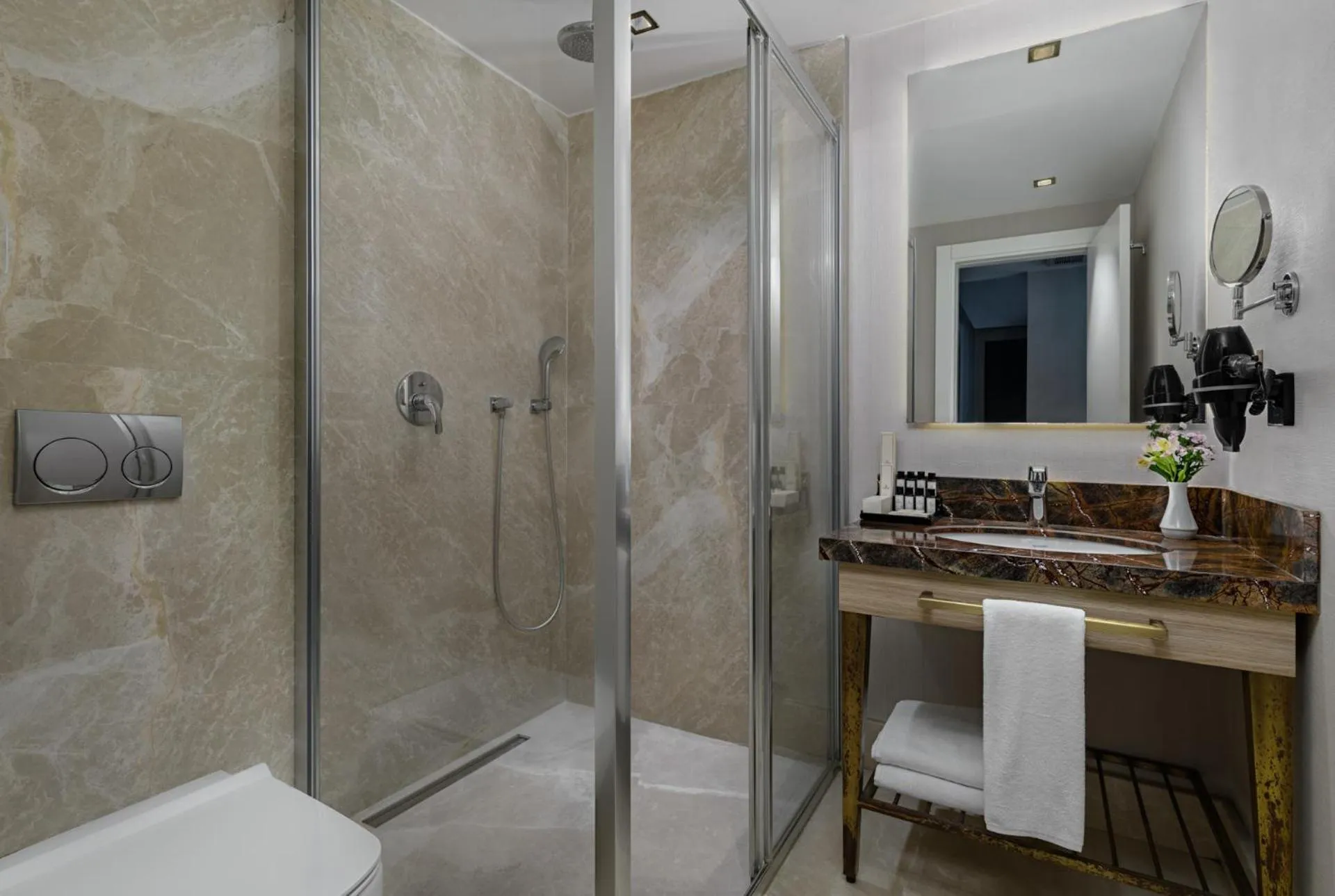 Shower in Gleam Bomonti Hotel