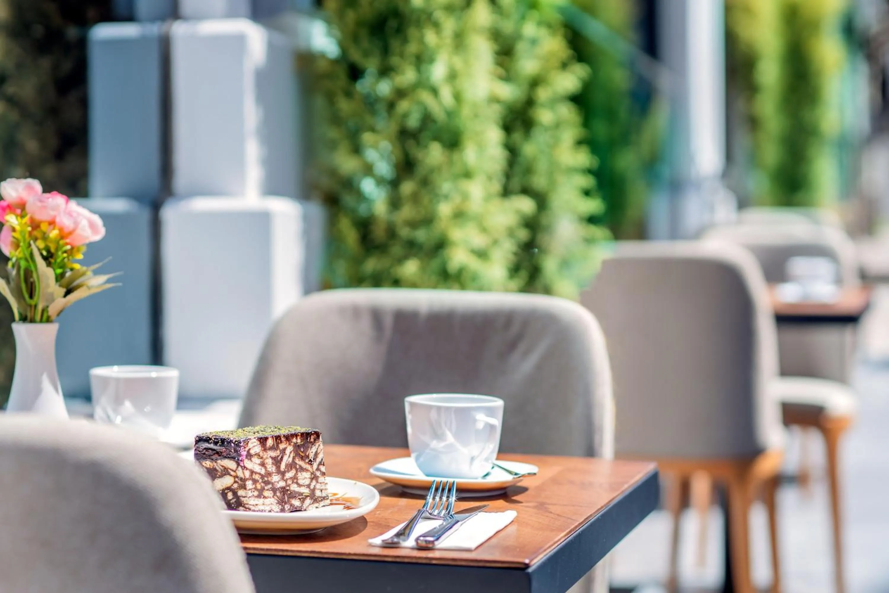 Restaurant/places to eat in Gleam Bomonti Hotel