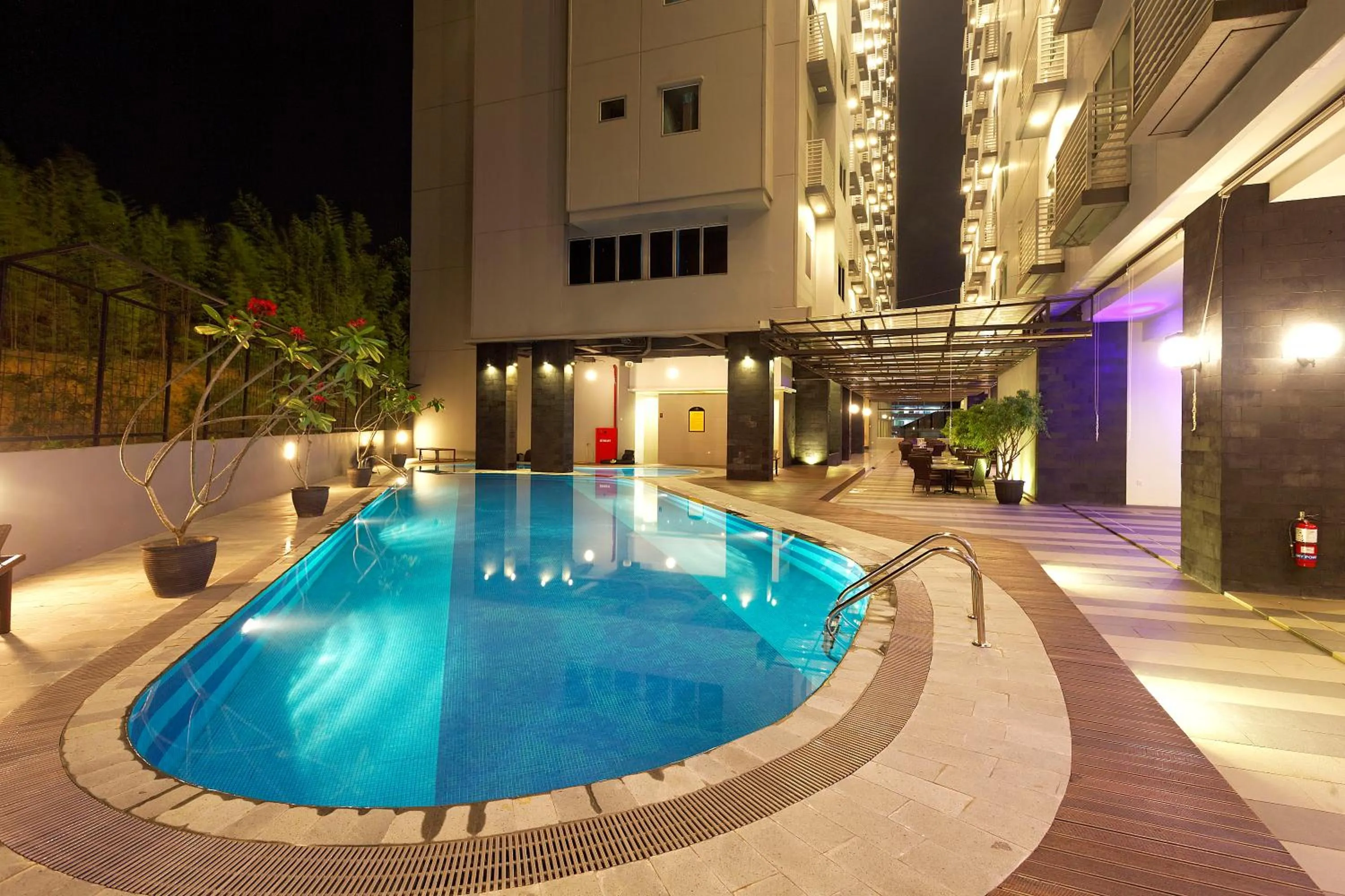 Swimming pool in Nagoya Mansion Hotel and Residence