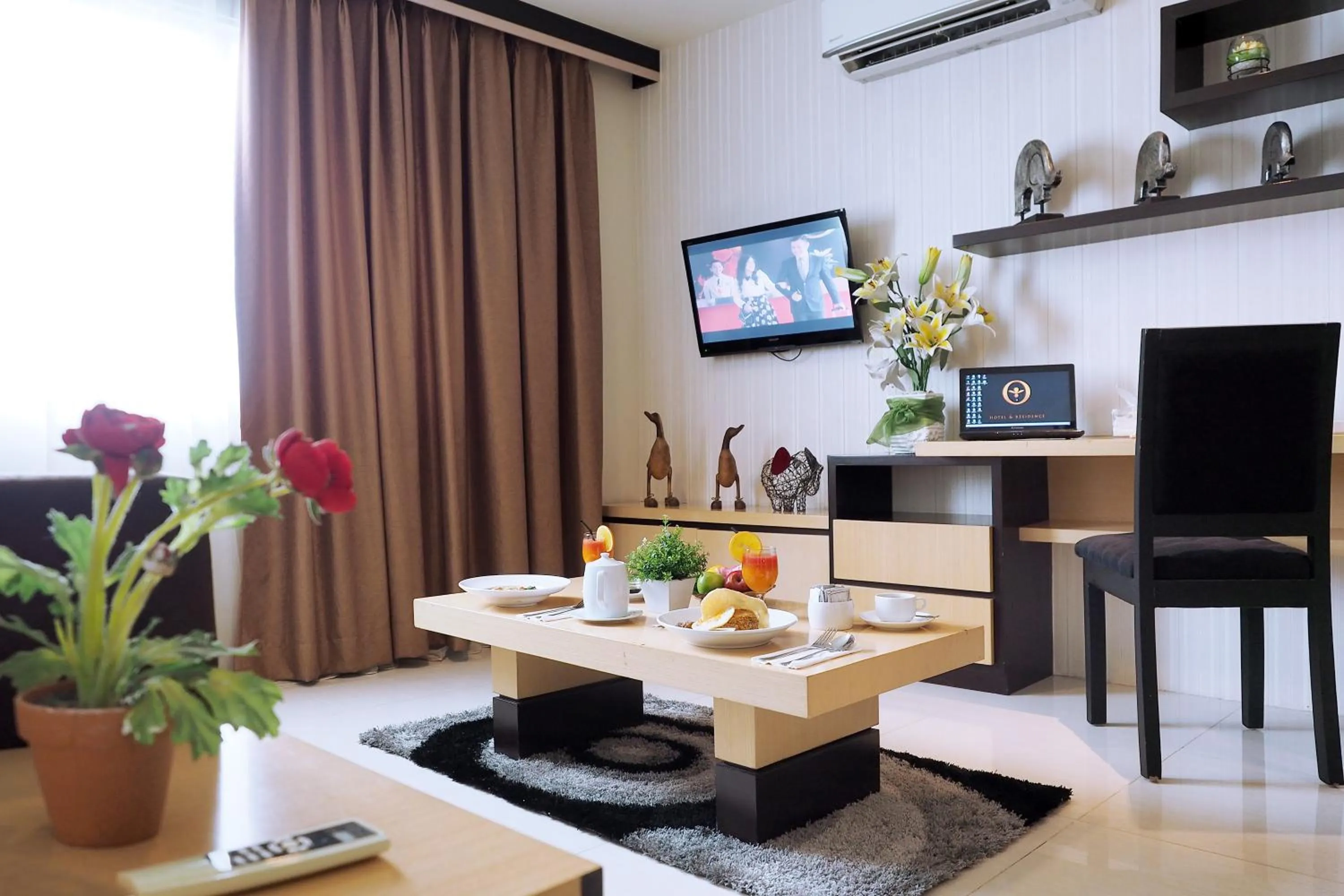TV and multimedia in Nagoya Mansion Hotel and Residence
