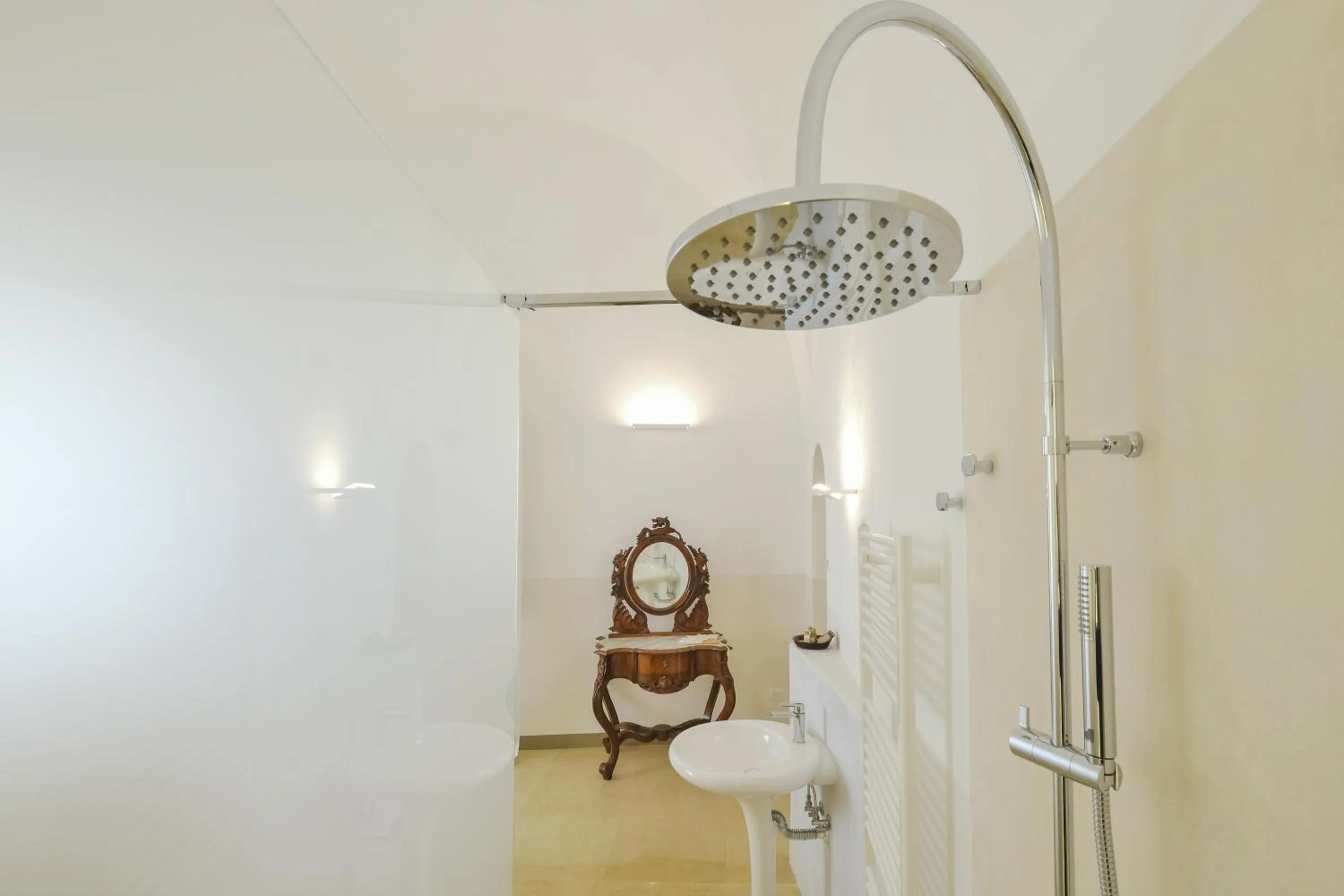 Bathroom in Pascaraymondo Suite Palace