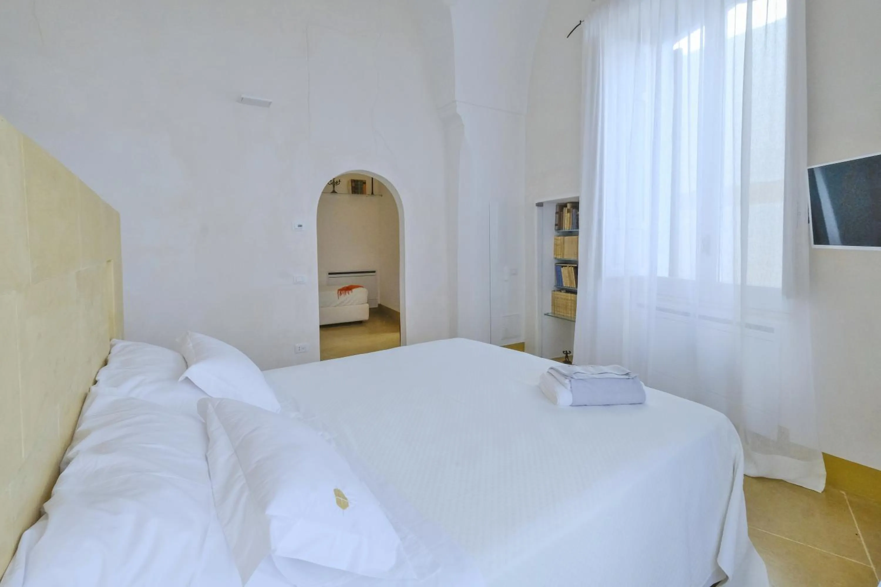 Photo of the whole room, Bed in Pascaraymondo Suite Palace