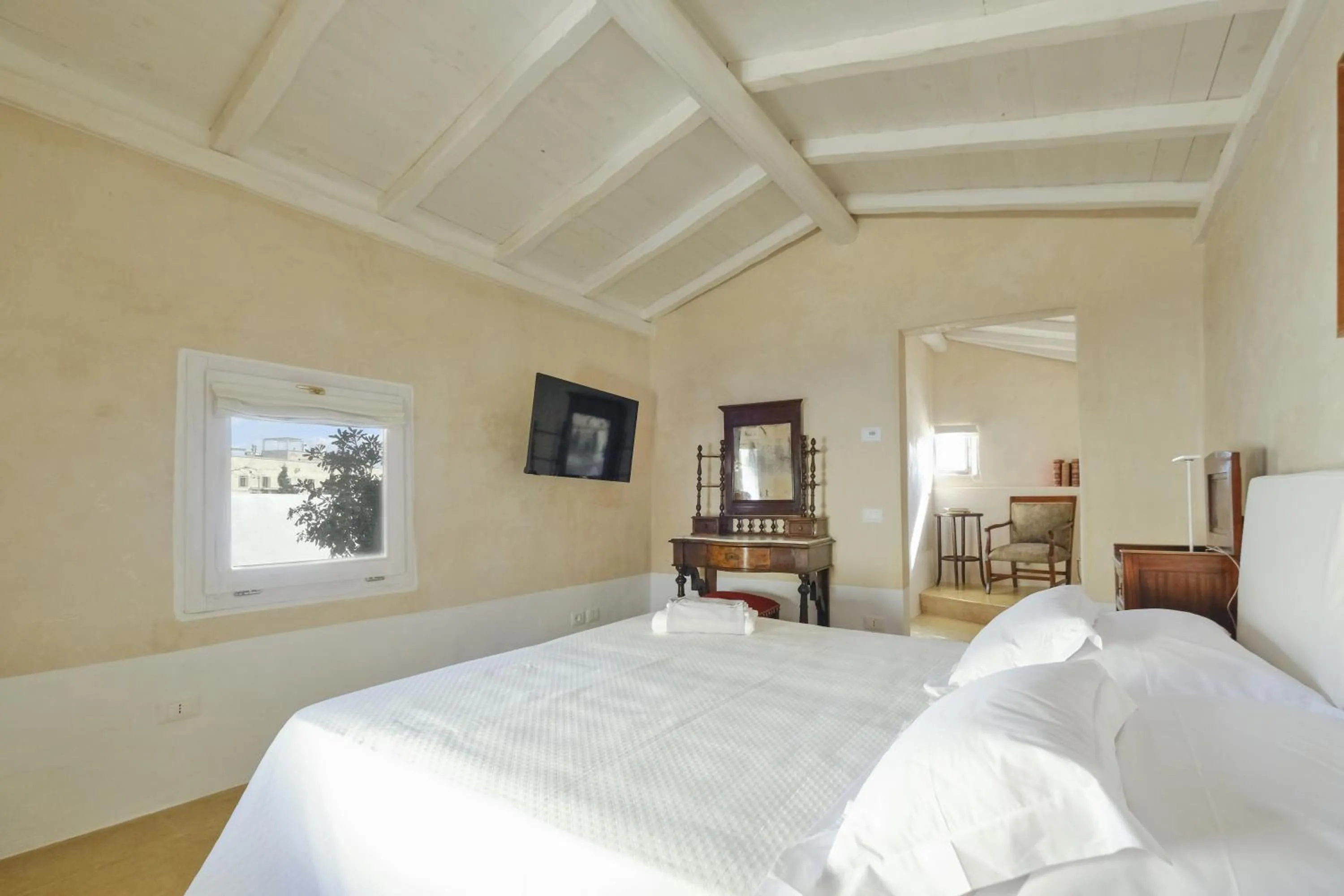 Photo of the whole room, Bed in Pascaraymondo Suite Palace