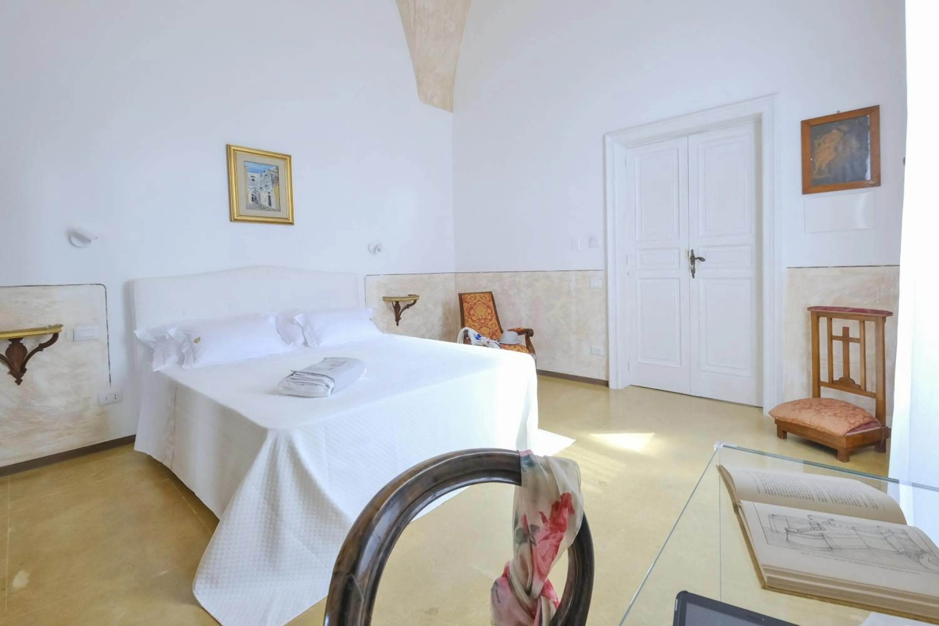 Photo of the whole room, Bed in Pascaraymondo Suite Palace