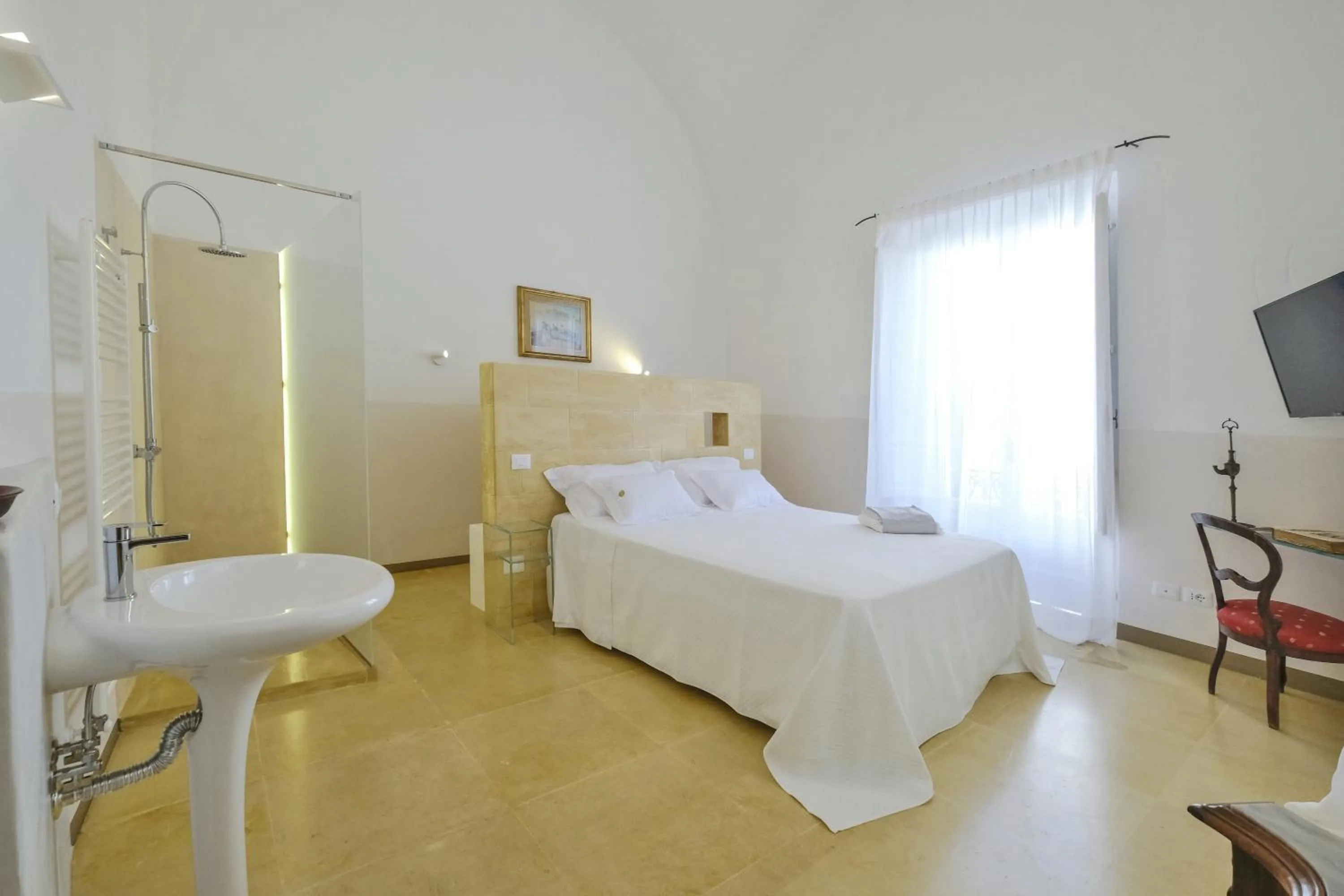 Photo of the whole room, Bed in Pascaraymondo Suite Palace