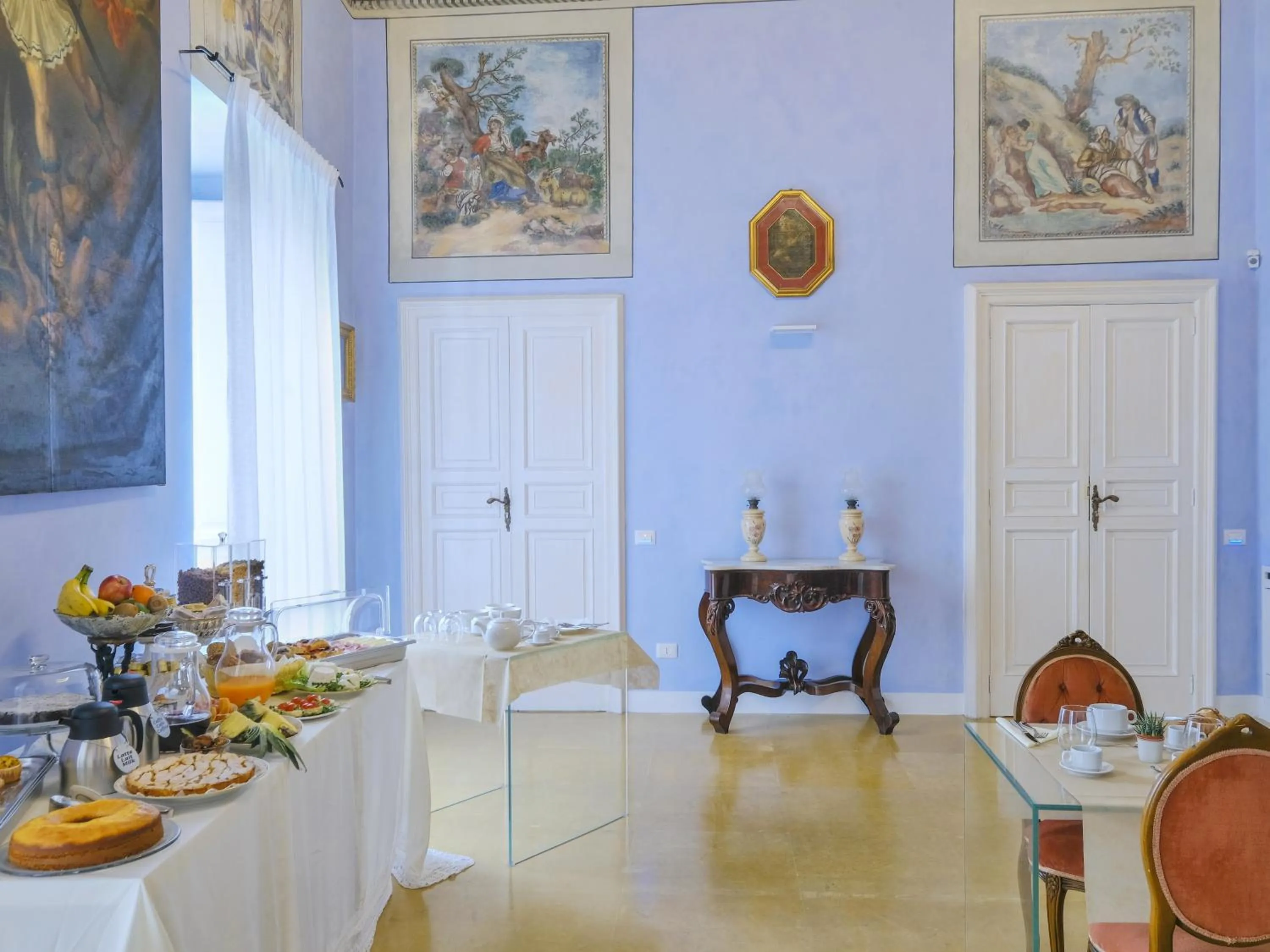 Breakfast in Pascaraymondo Suite Palace