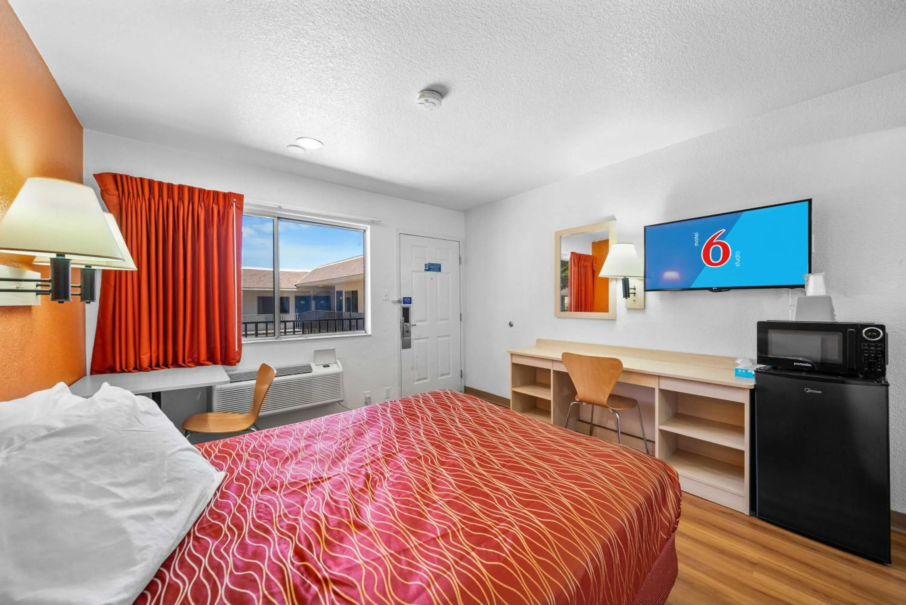 Bedroom, Bed in Motel 6-Big Bear Lake, CA