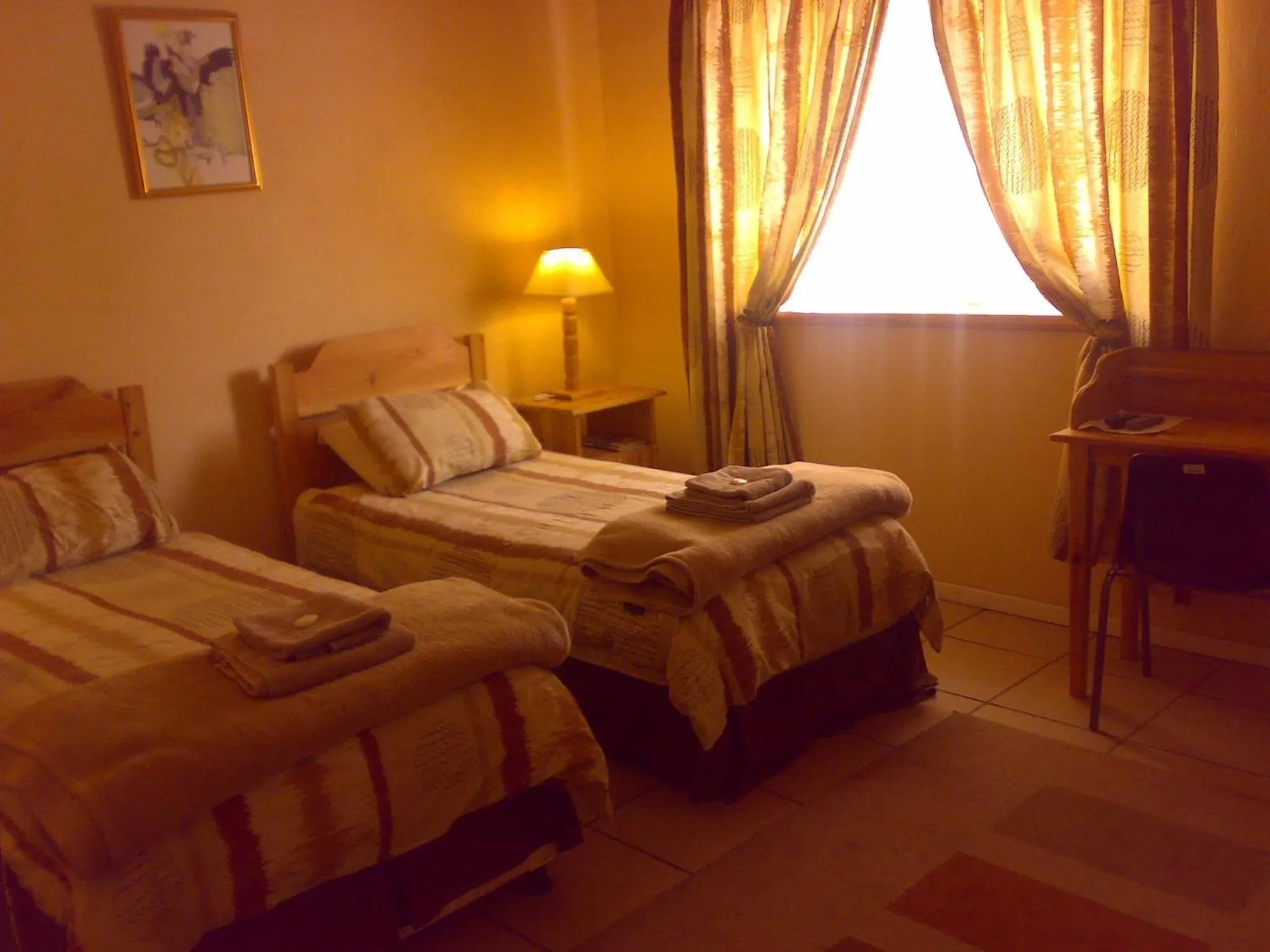 Shower, Bed in The Old Mill Hotel