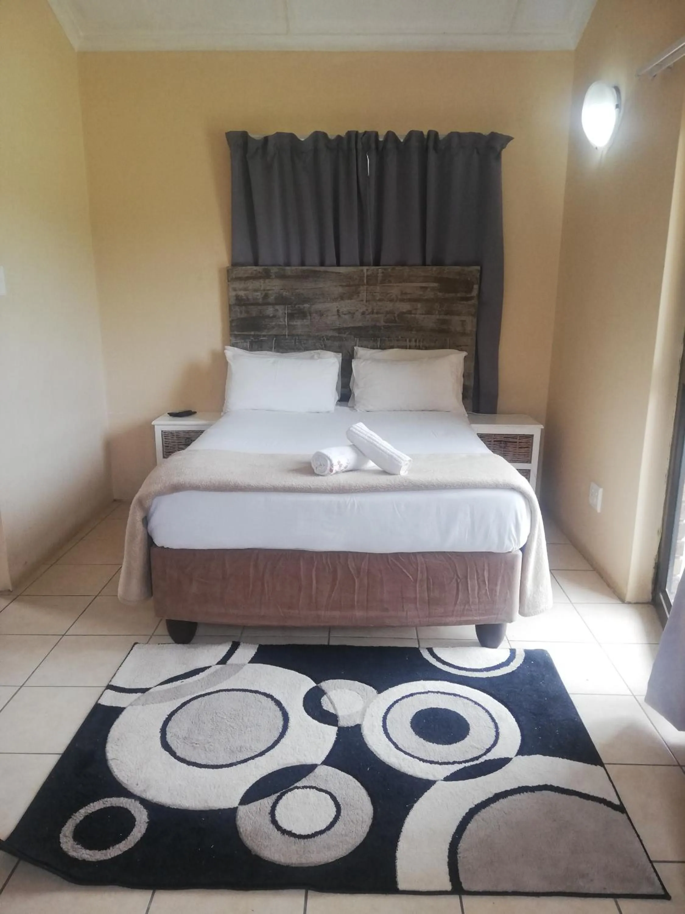 Bedroom, Bed in The Old Mill Hotel