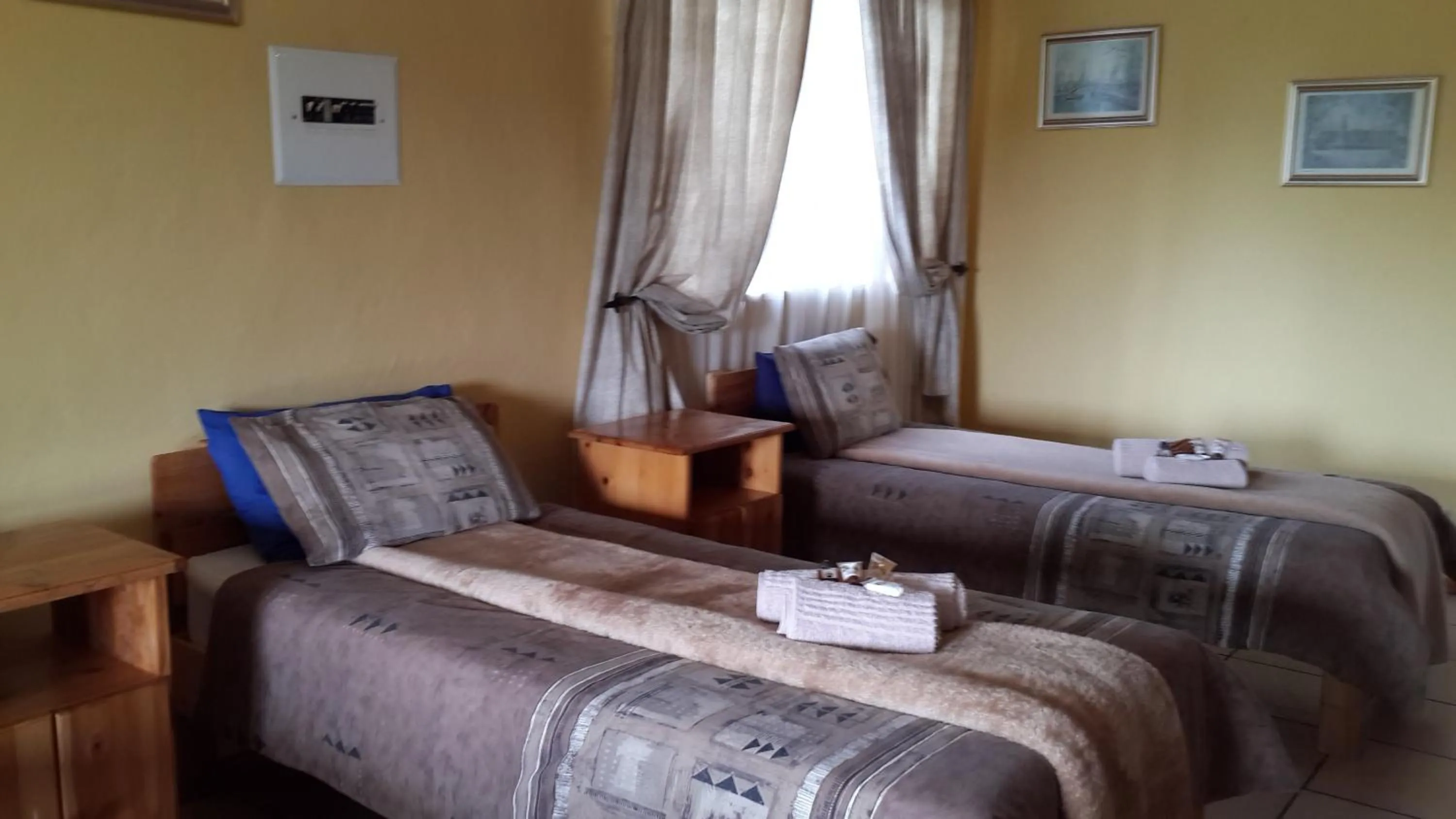 Day, Bed in The Old Mill Hotel