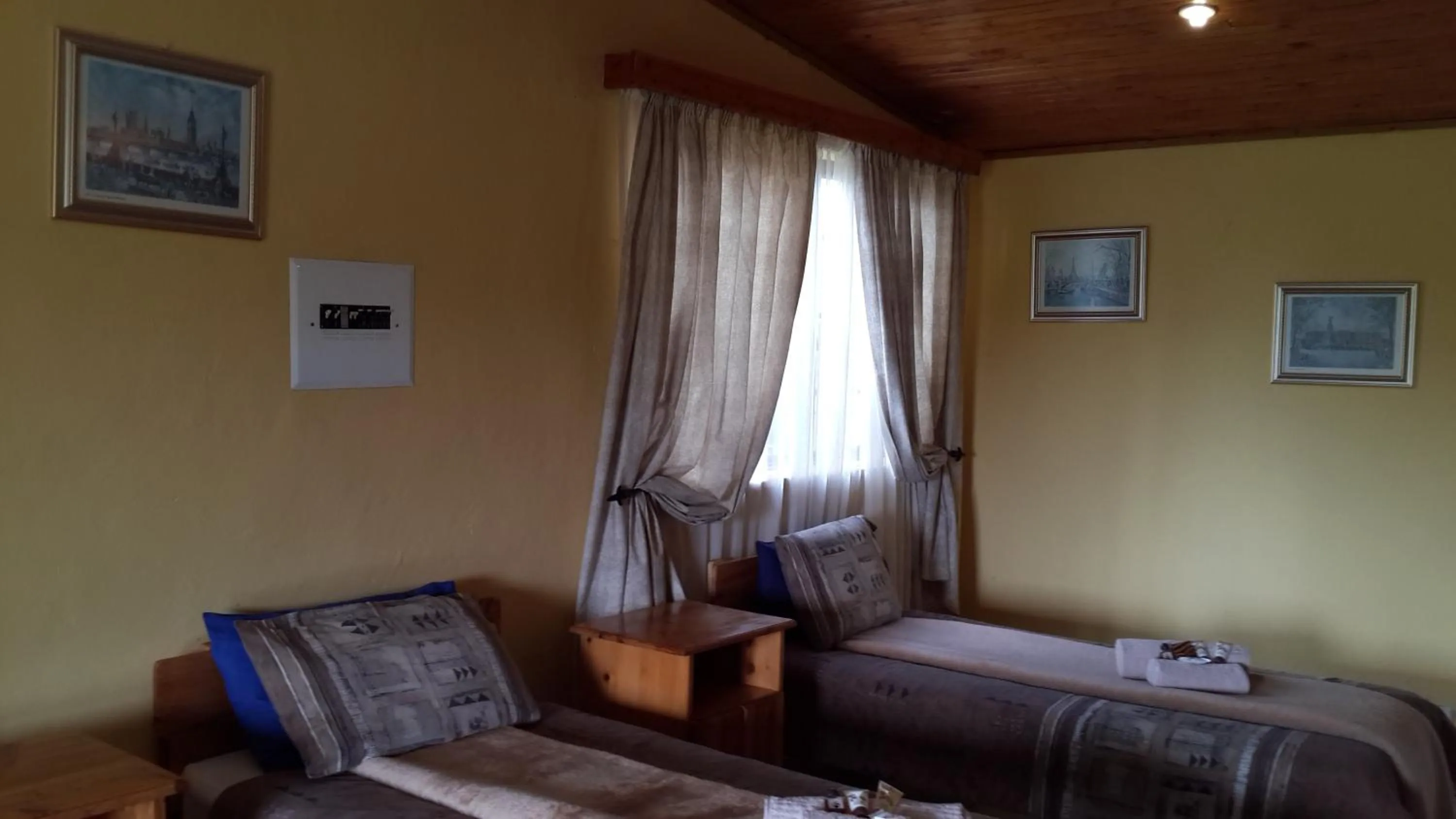 Day, Bed in The Old Mill Hotel