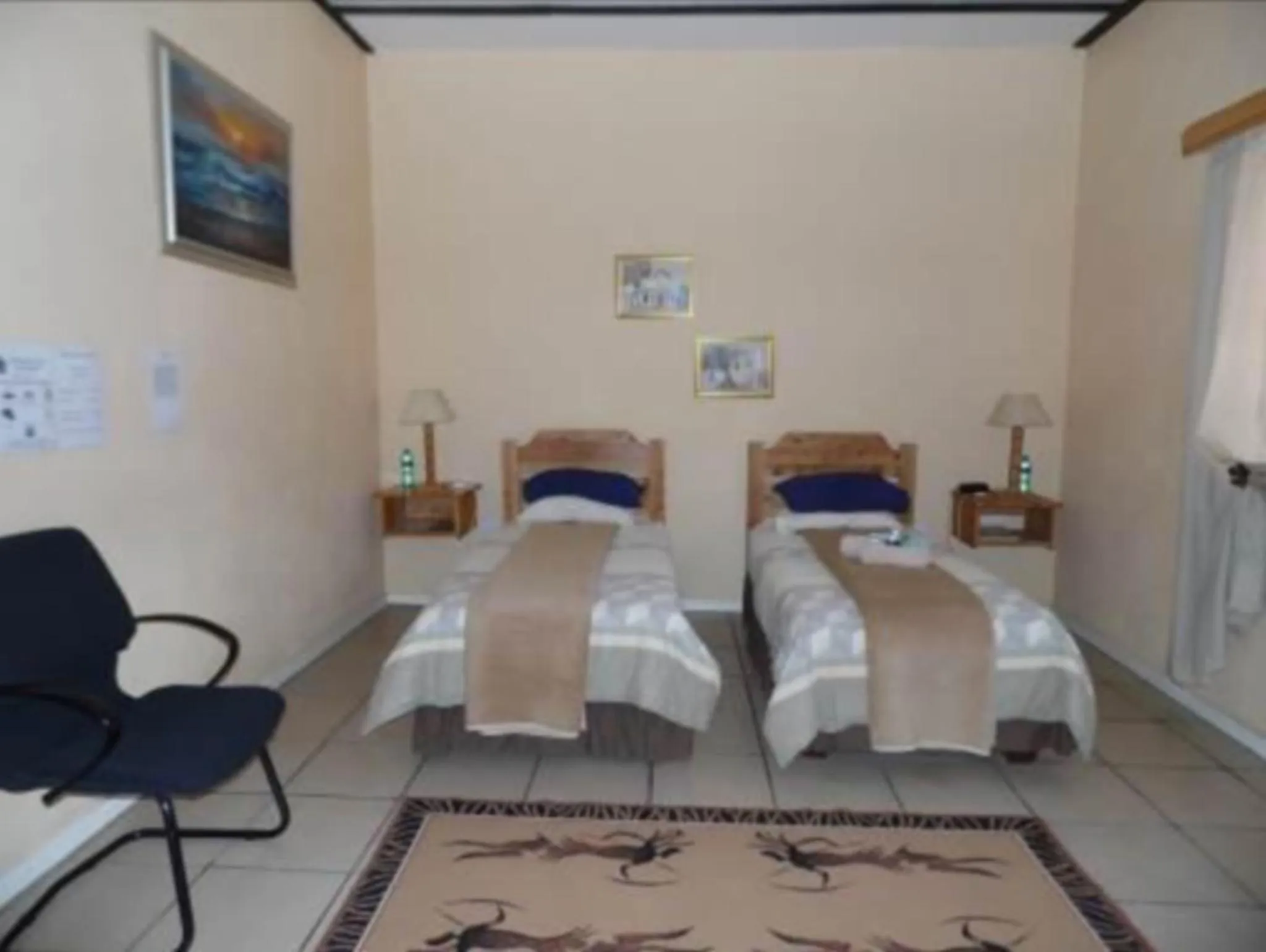 Shower, Bed in The Old Mill Hotel