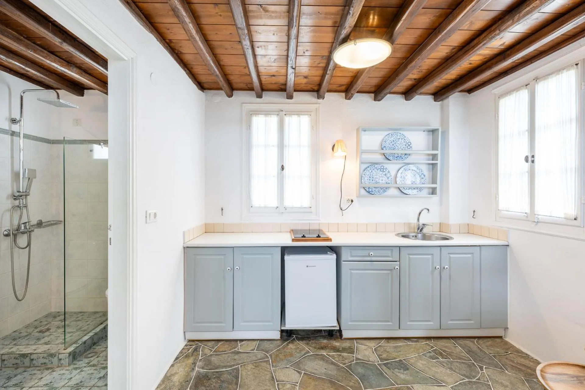 Kitchen or kitchenette in Lighthouse Hotel