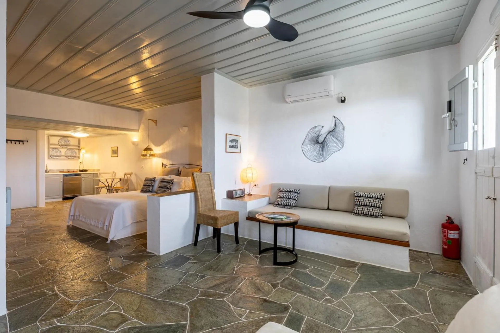 Photo of the whole room, Bed in Lighthouse Hotel