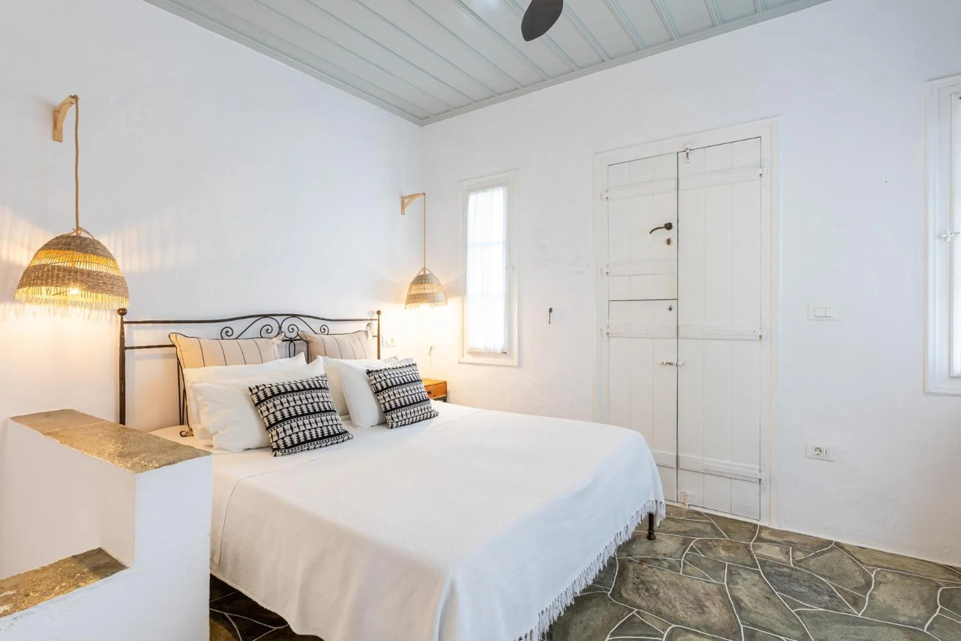 Bedroom, Bed in Lighthouse Hotel