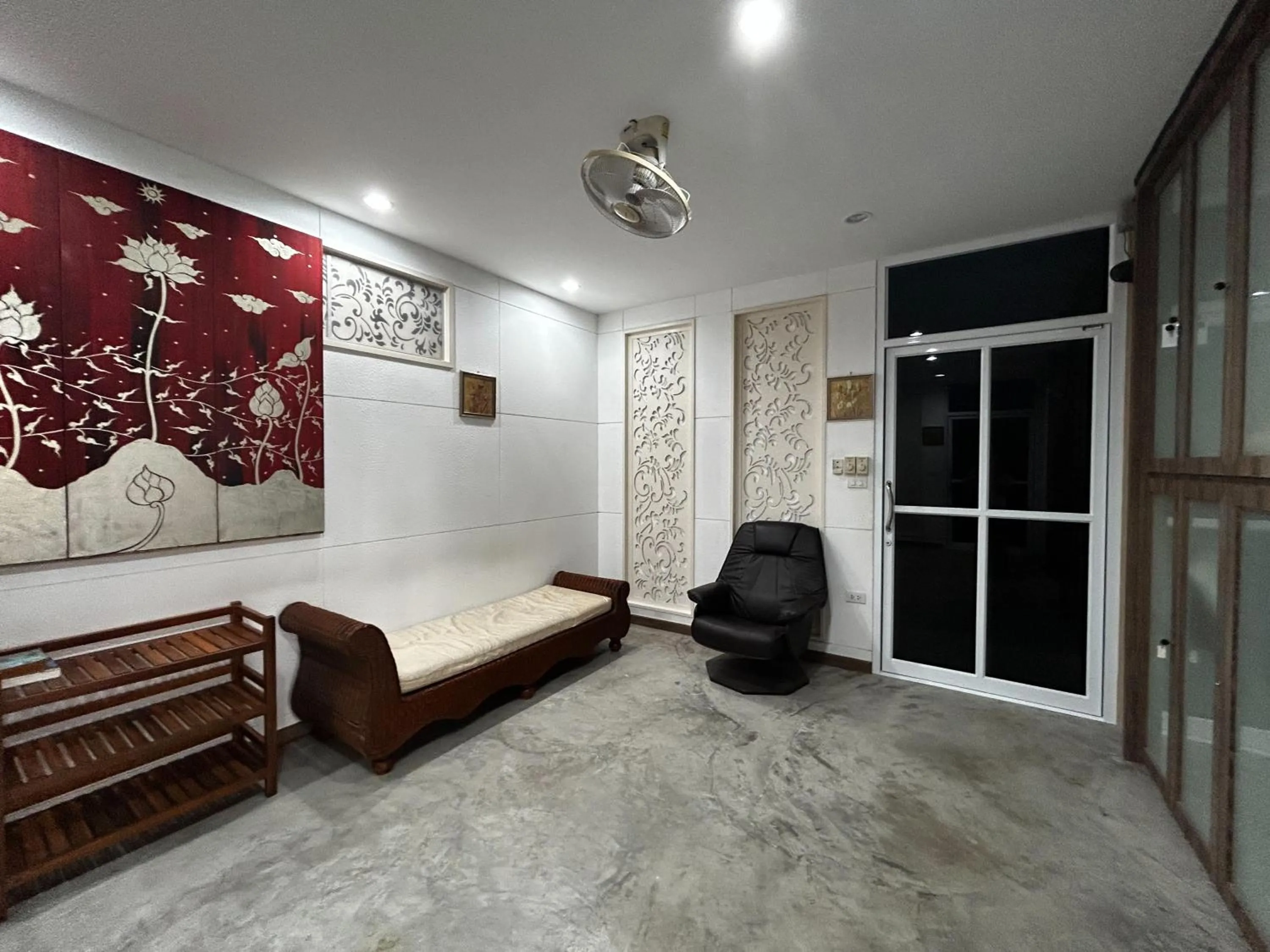 Seating area, Bed in Island Spa Resort