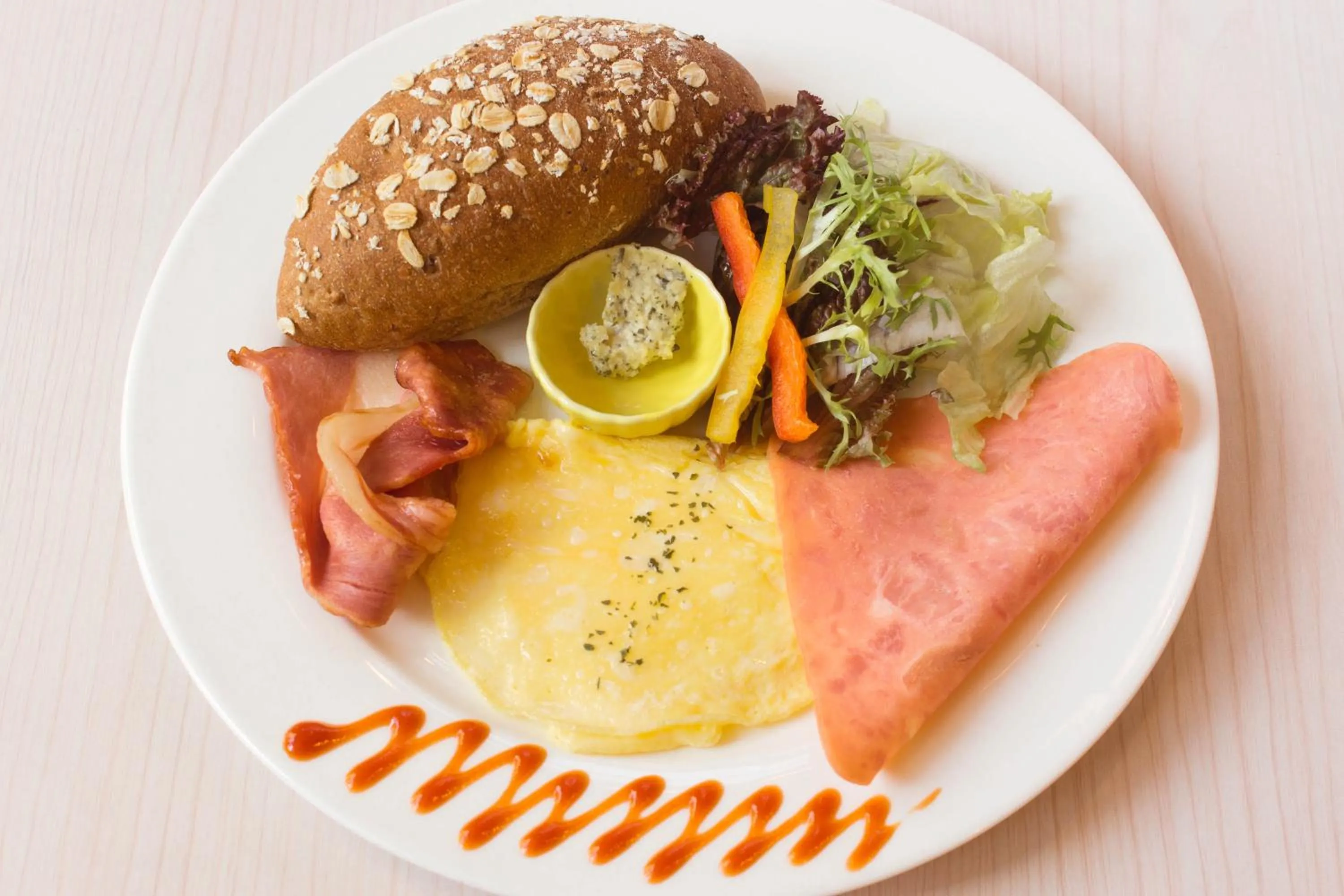 Restaurant/places to eat in Micasa Hotel