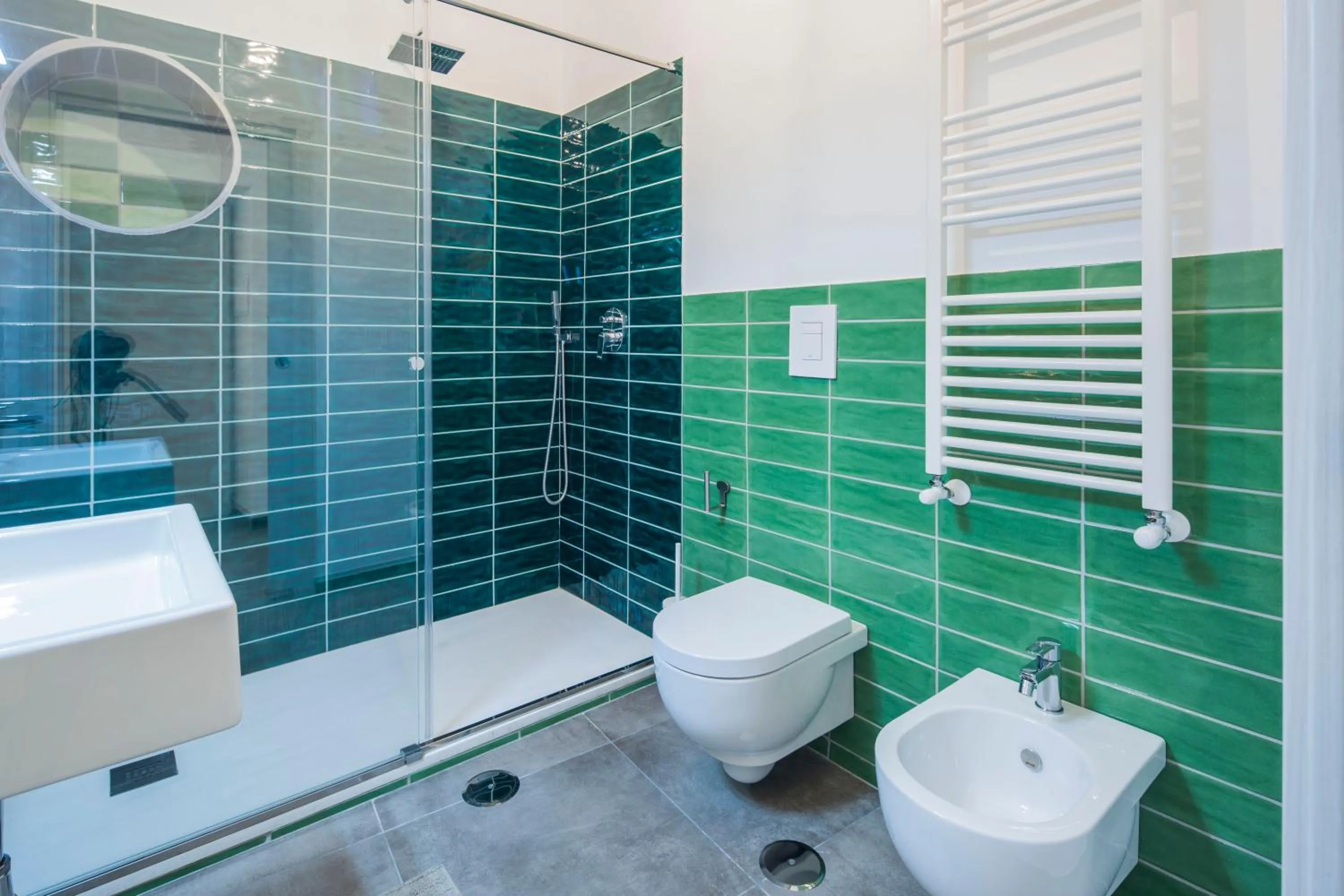 Shower in b&b Pasta Cuomo