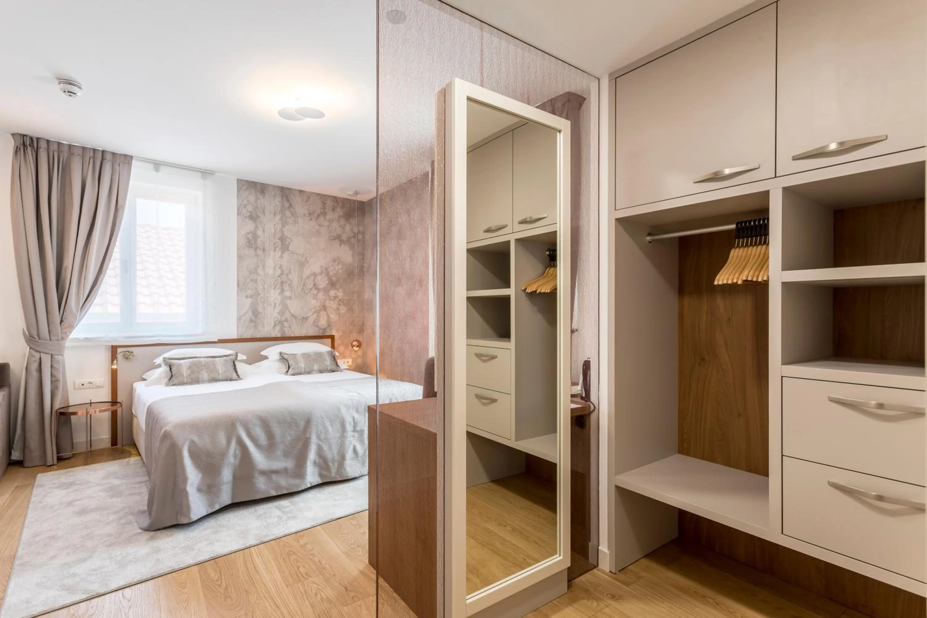 Photo of the whole room, Bed in Residence Stine