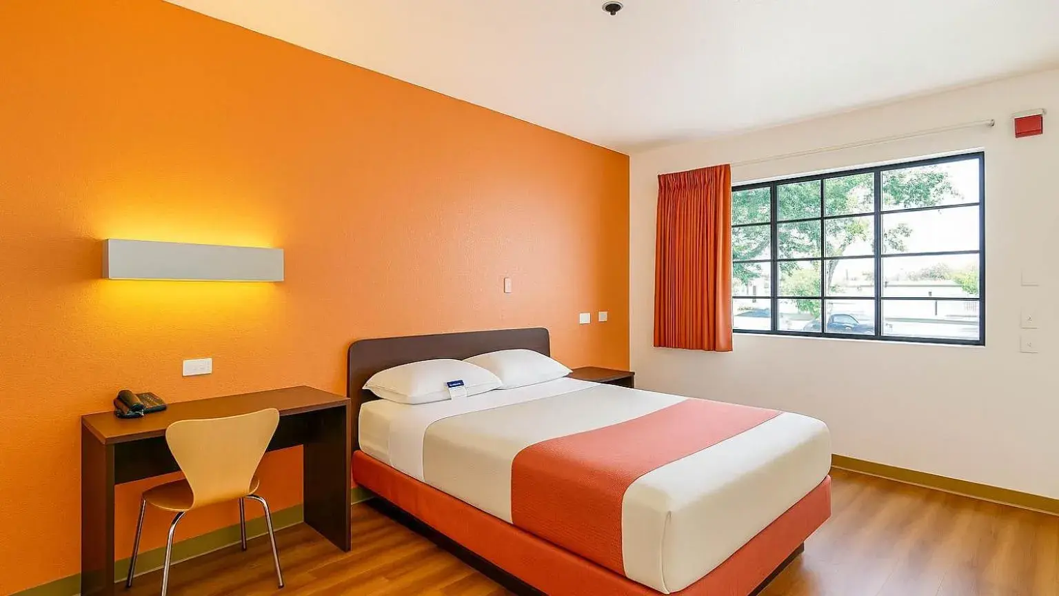 Deluxe Queen Room - Non-Smoking in Motel 6-Carlsbad, CA Beach Deluxe Queen Room - Non-Smoking in Motel 6-Carlsbad, CA Beach