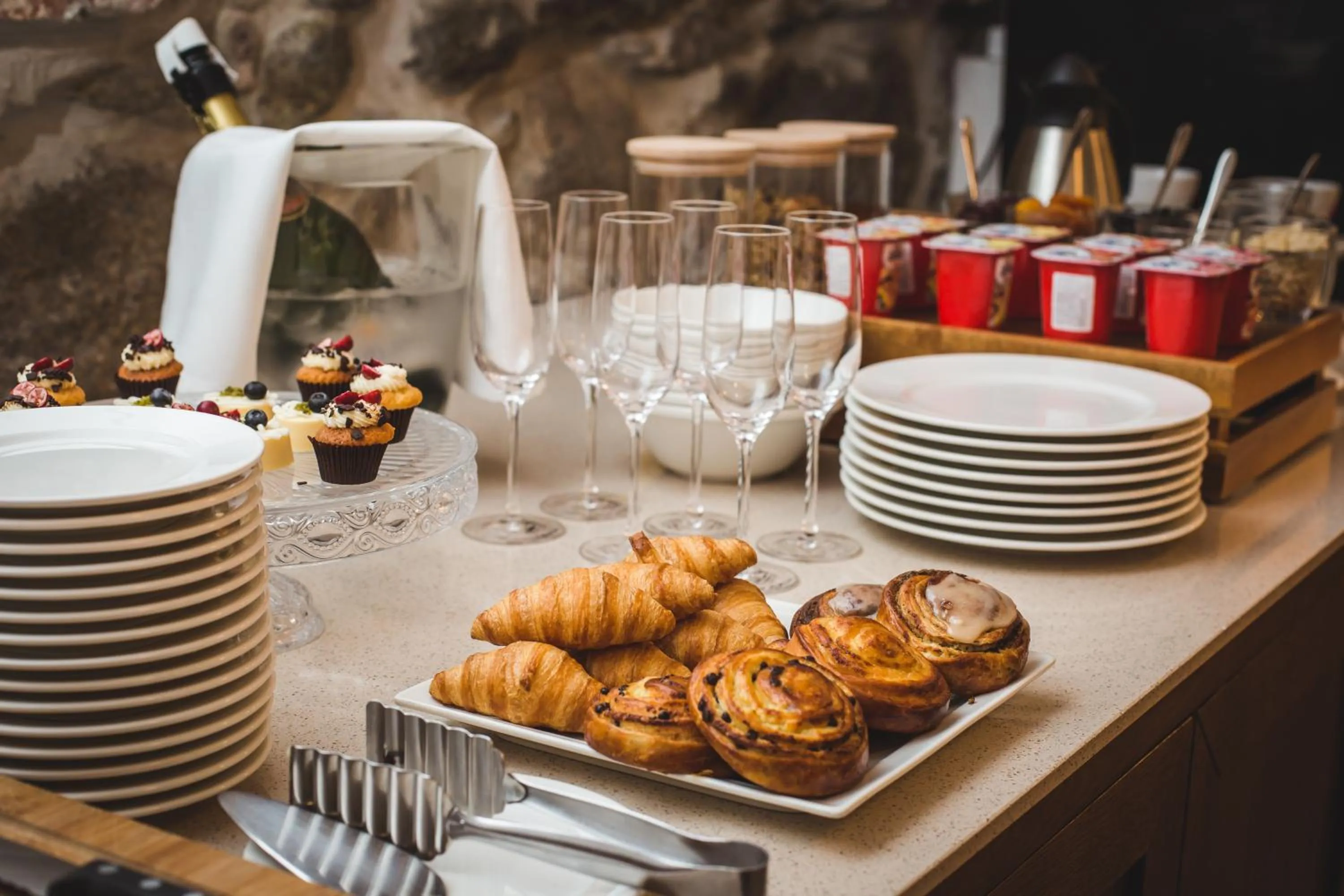 Food and drinks in Art Hotel Roma