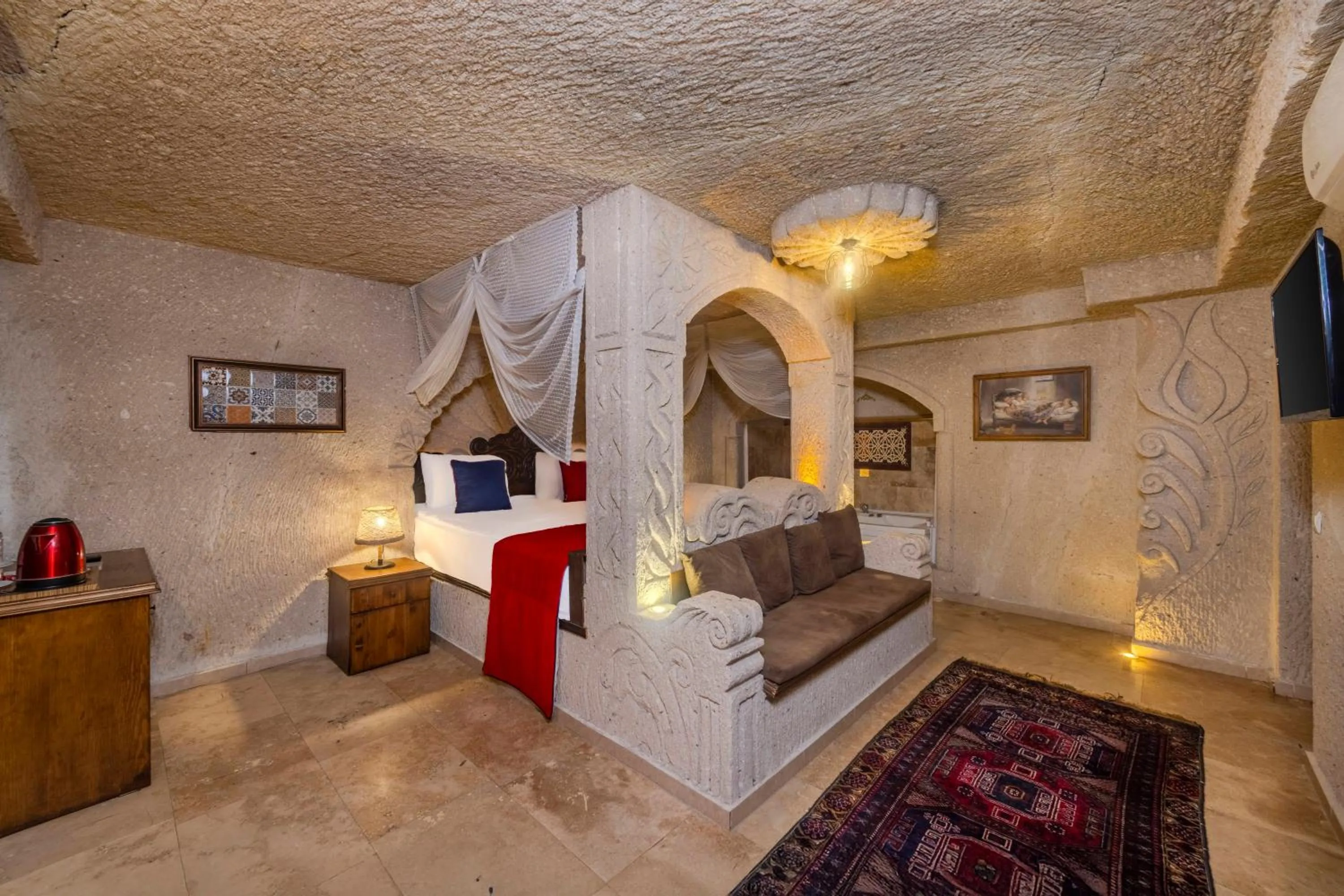 Photo of the whole room, Bed in Grand Elite Cave Suites