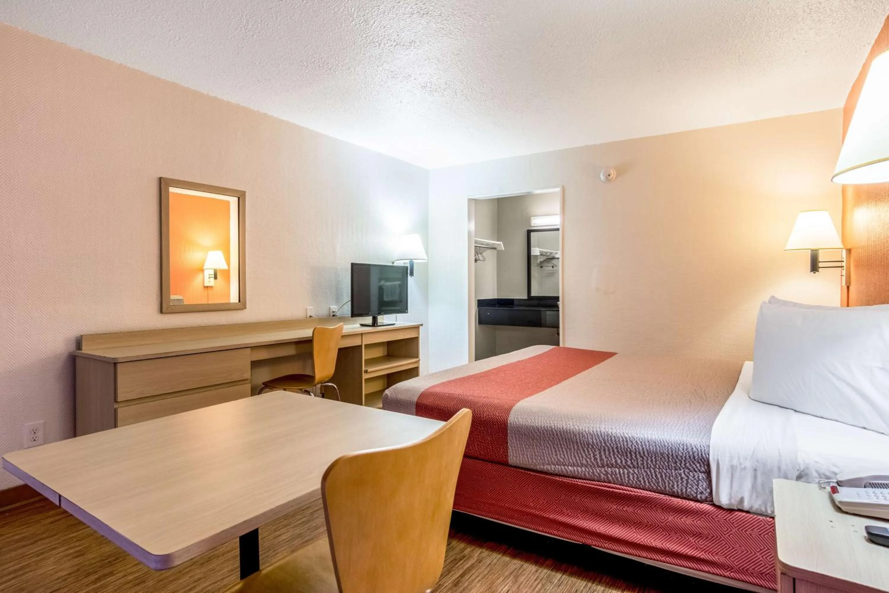 TV and multimedia in Motel 6-Marietta, GA - Atlanta Northwest