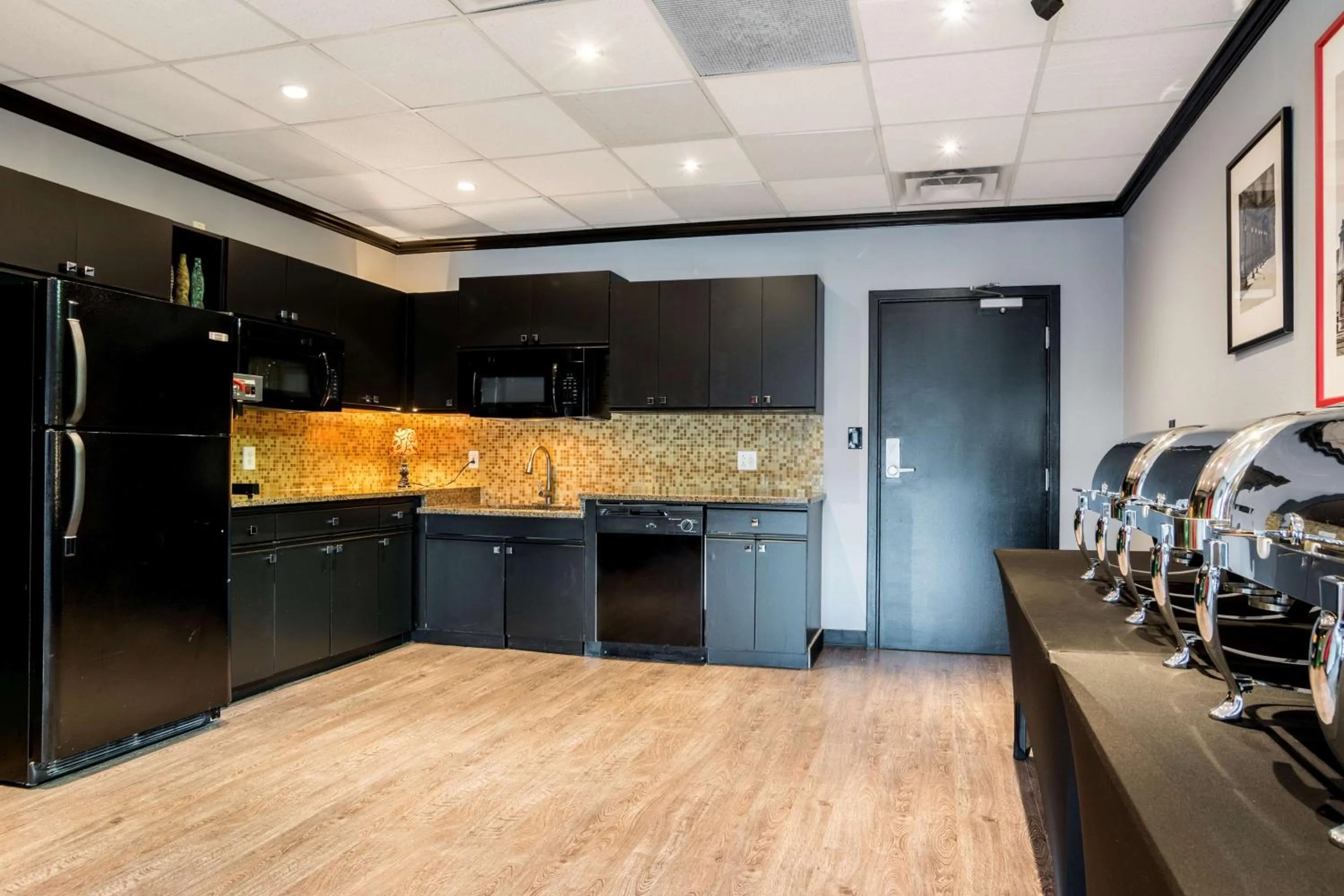 Restaurant/places to eat, Kitchen/Kitchenette in Motel 6-Marietta, GA - Atlanta Northwest