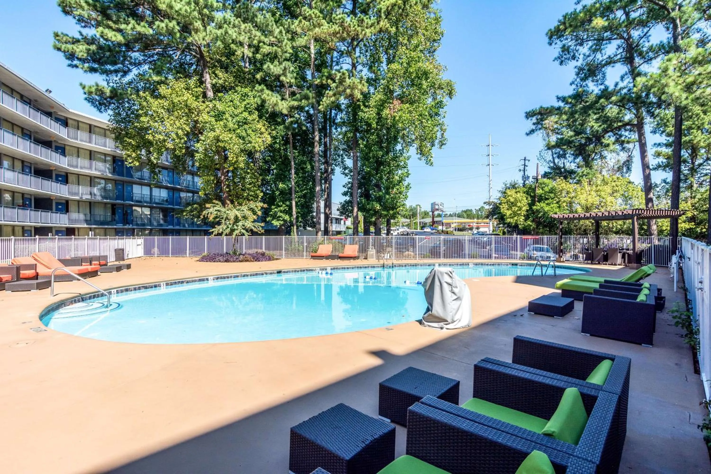 Day, Swimming Pool in Motel 6-Marietta, GA - Atlanta Northwest